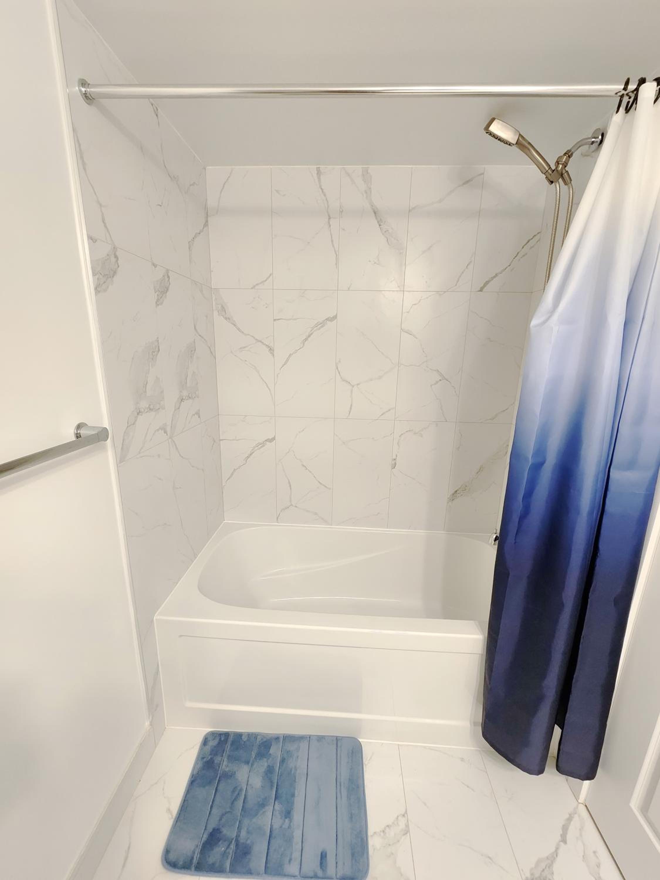 King Bed TV Private Ensuite Retreat Bathroom or Economical Double Bed Room