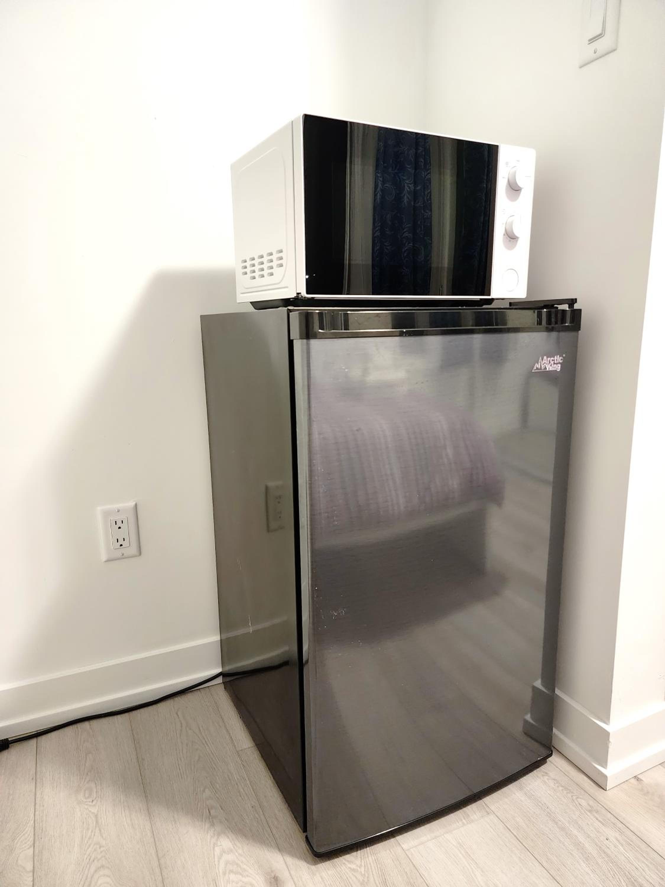 King Bed TV Private Ensuite Retreat Bathroom or Economical Double Bed Room