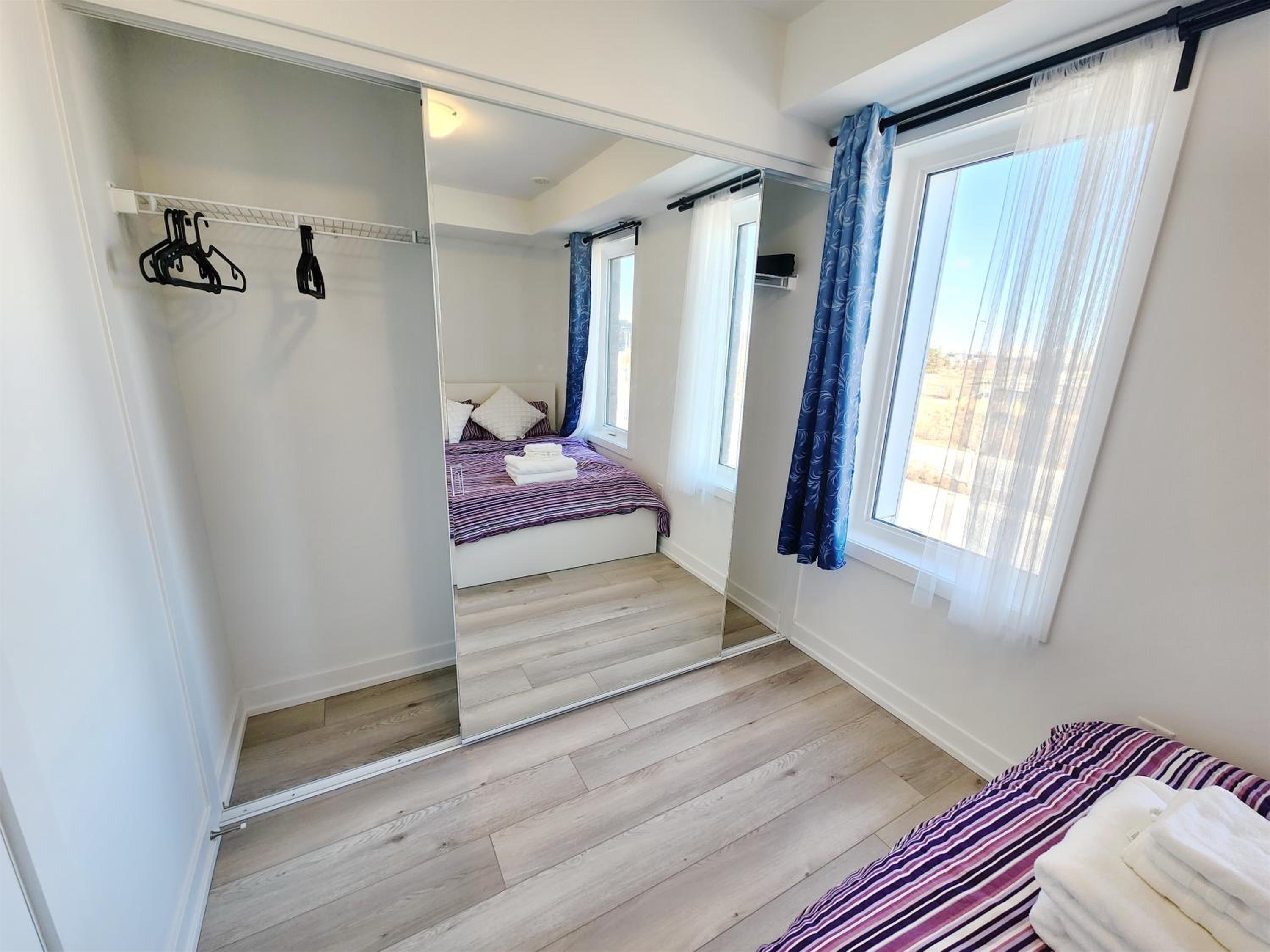 King Bed TV Private Ensuite Retreat Bathroom or Economical Double Bed Room