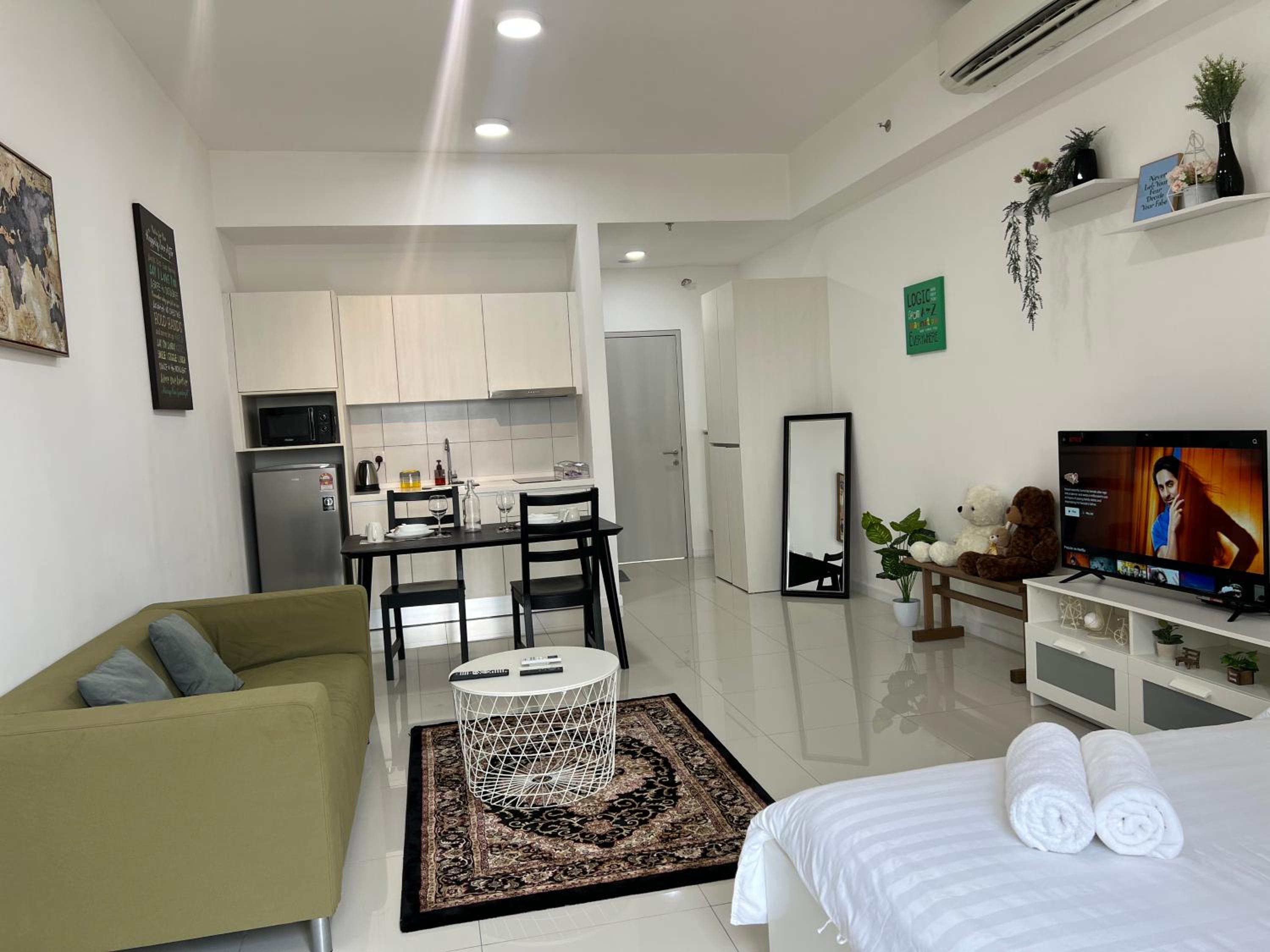 Cozy luxury couple studio apartment chambers kl klcc kl tower view