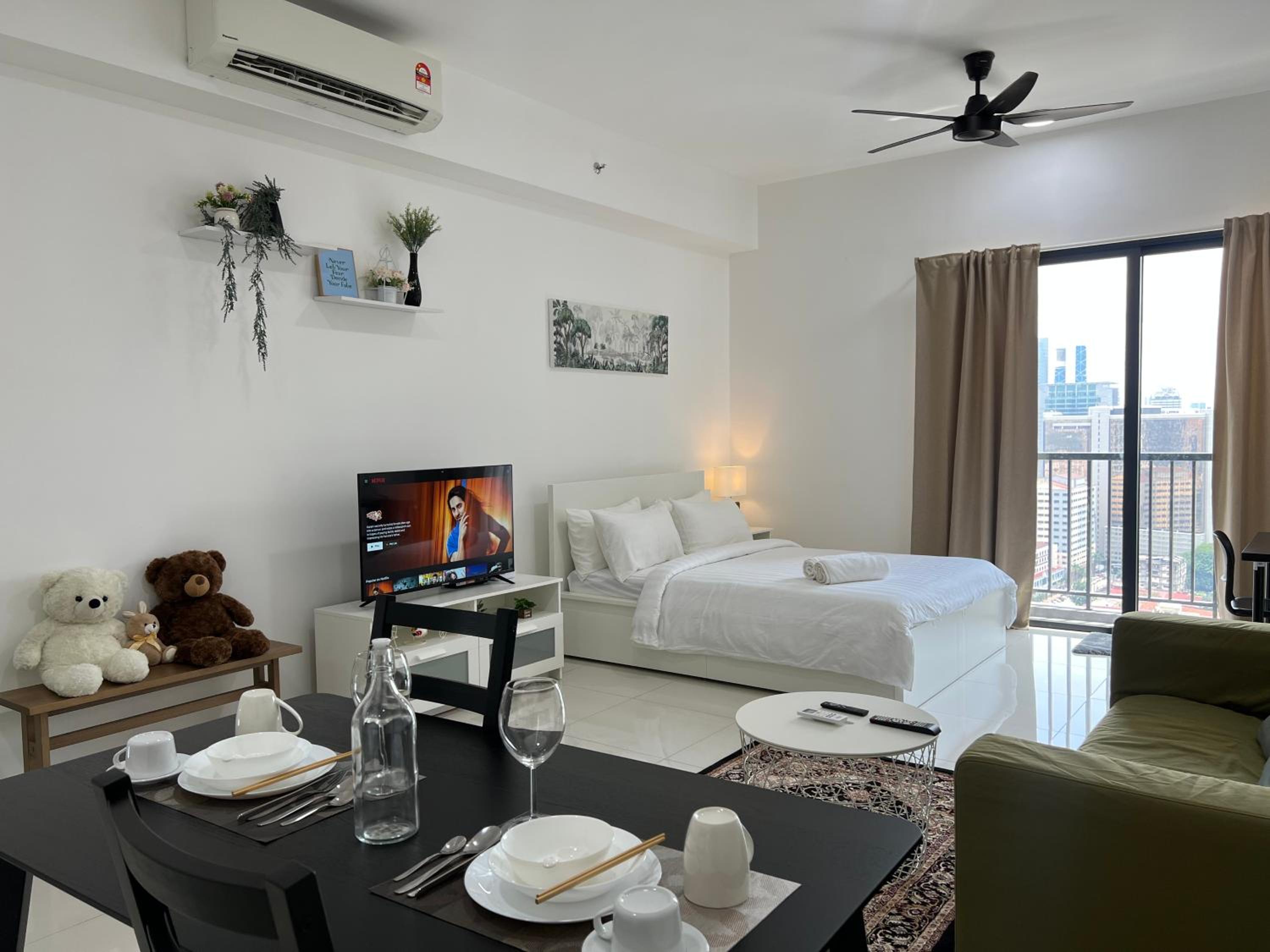 Cozy luxury couple studio apartment chambers kl klcc kl tower view