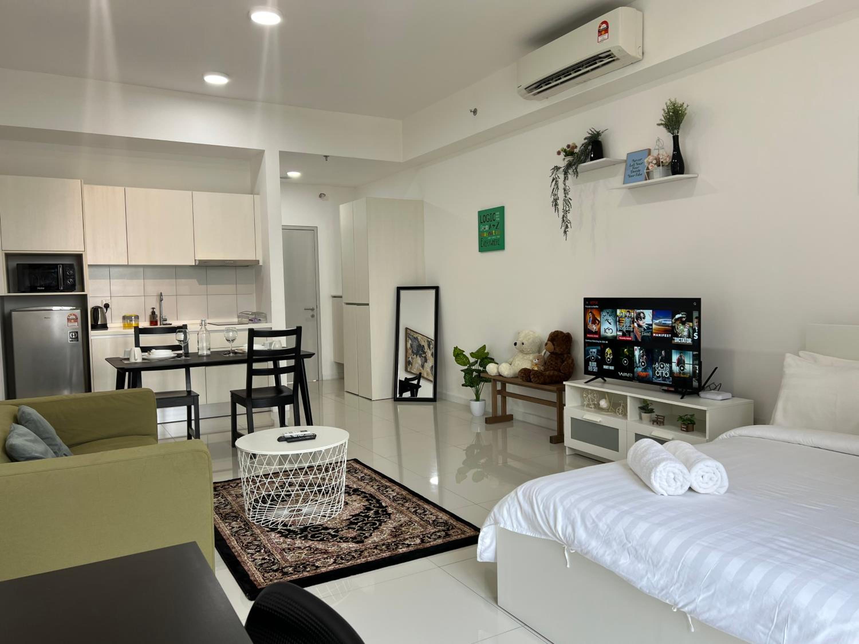 Cozy luxury couple studio apartment chambers kl klcc kl tower view