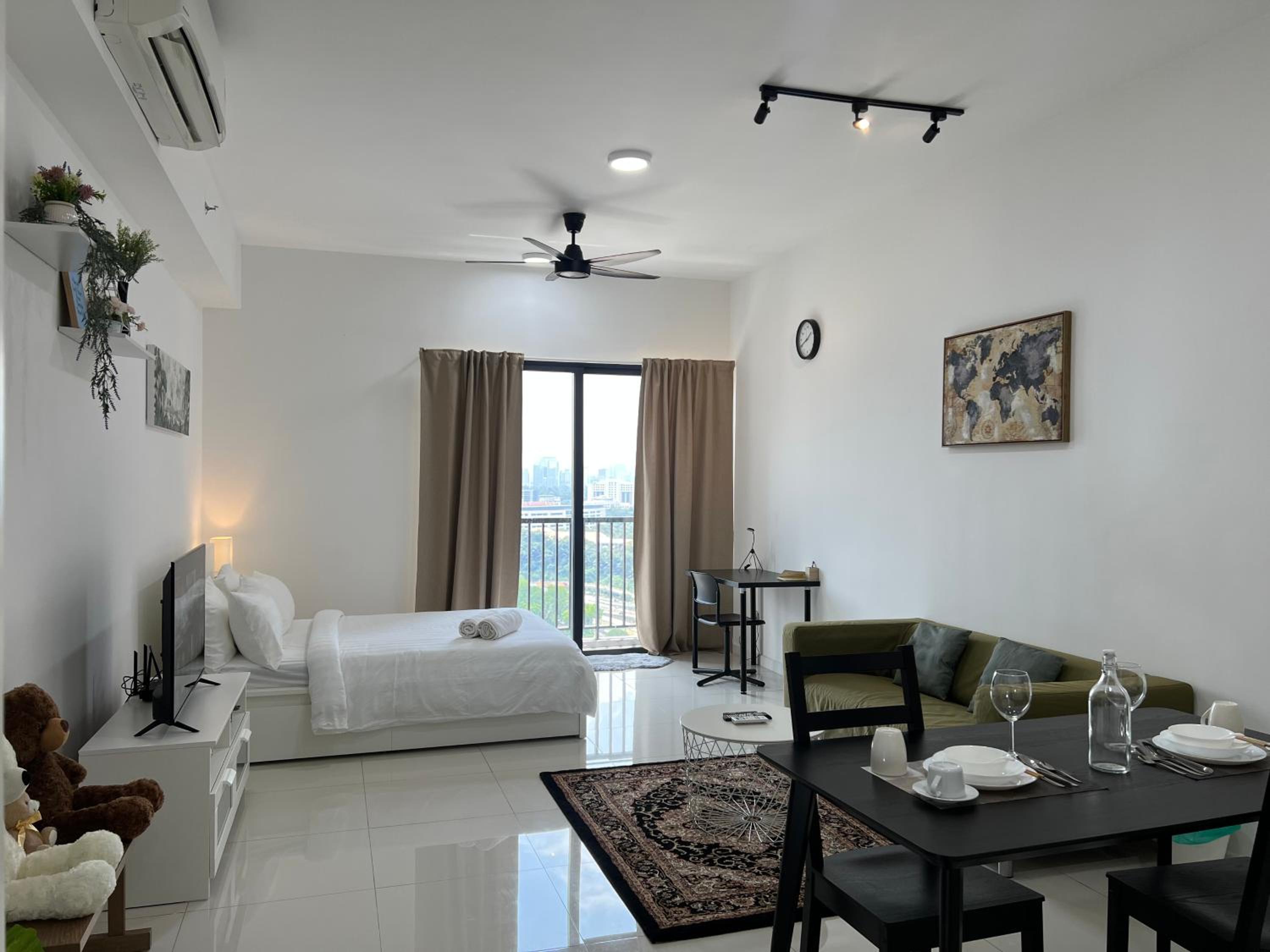 Cozy luxury couple studio apartment chambers kl klcc kl tower view