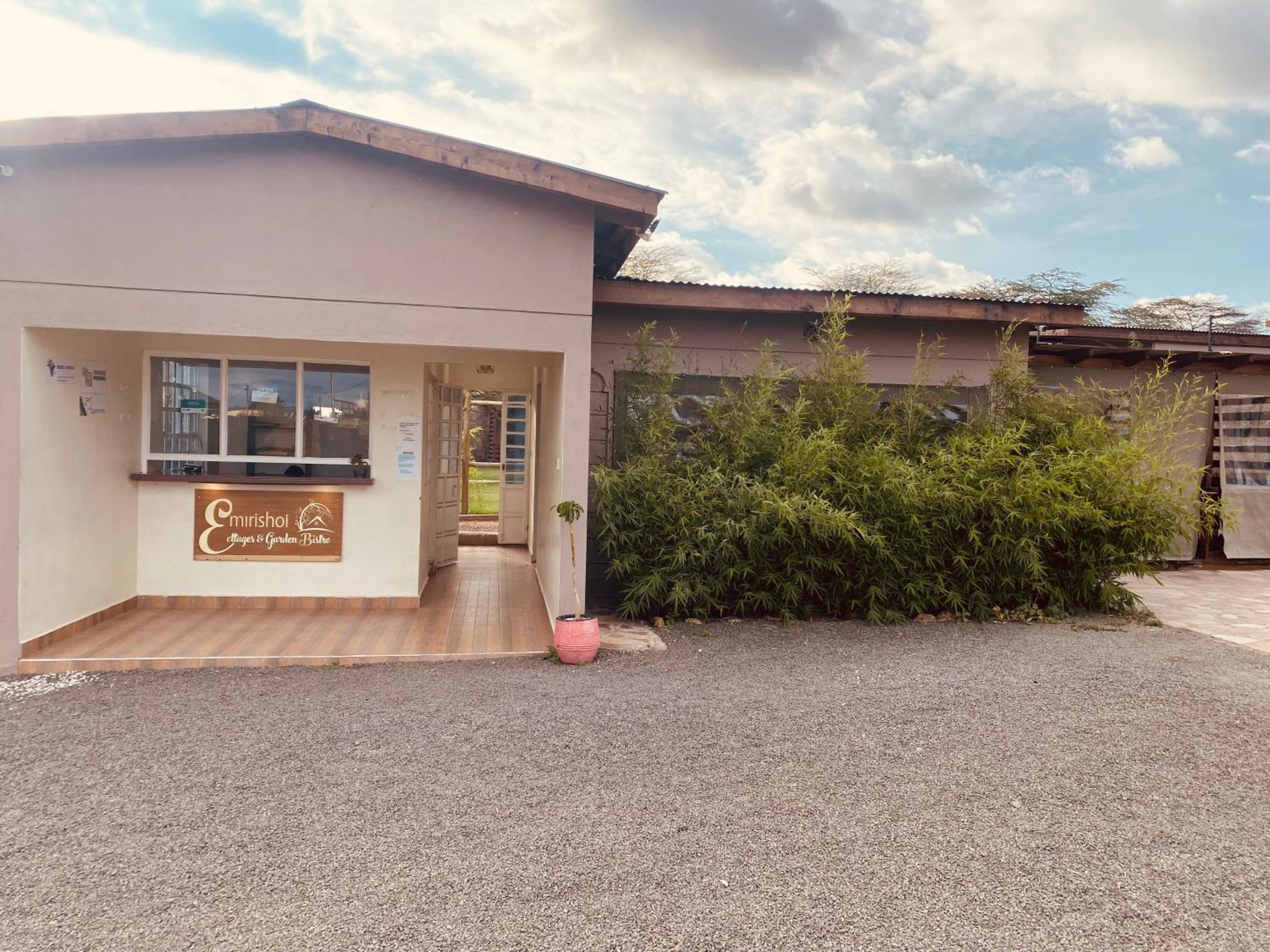 Emirishoi Cottages and Garden Bistro view 3