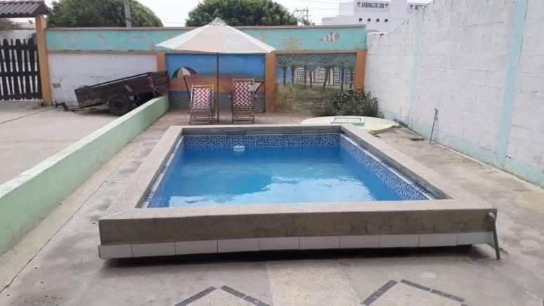 Casa amoblada con piscina en playas villamil