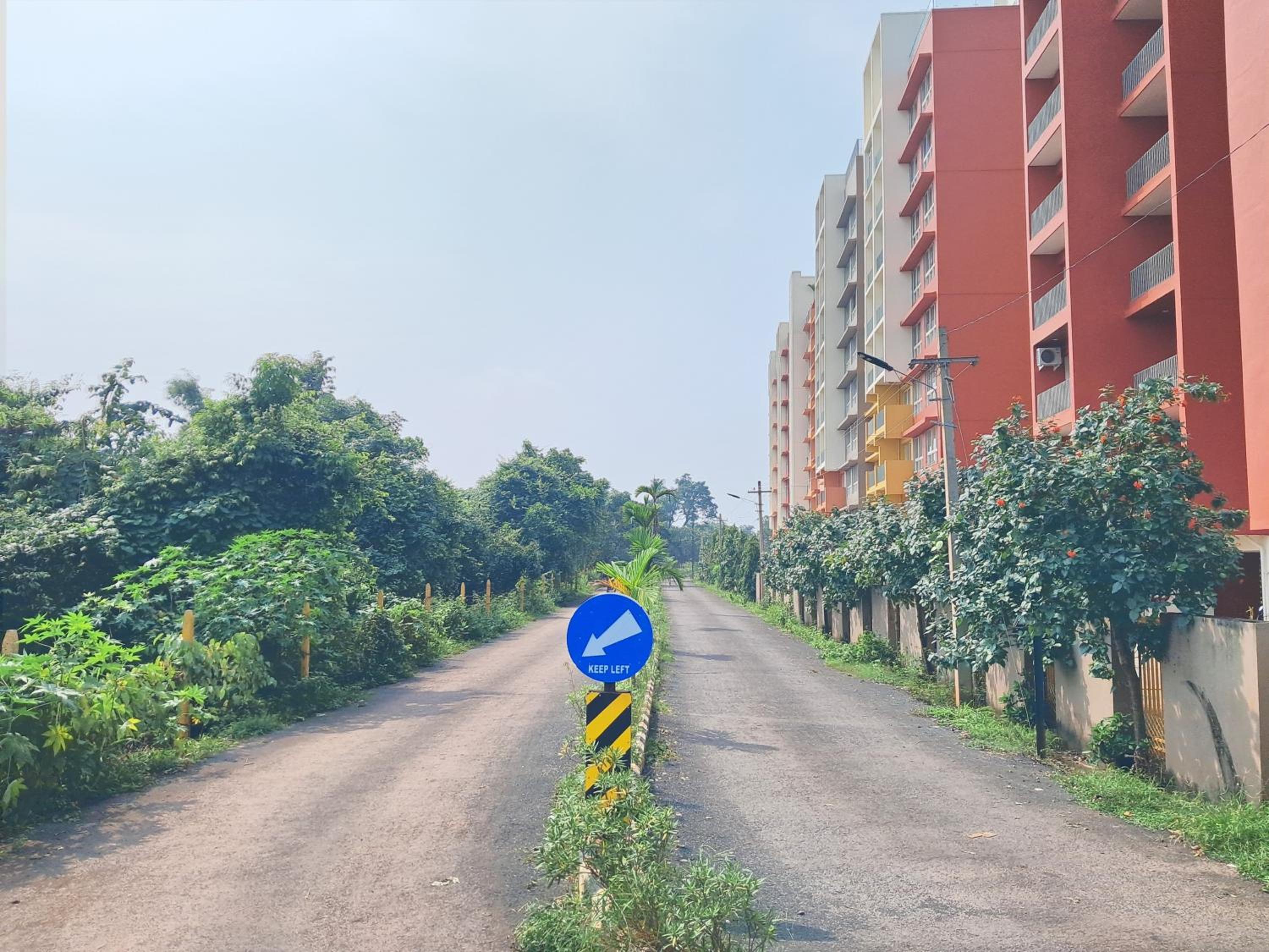 Premium 2BHK -10 min to GOI airport & beach -Pool access -Balcony with city view view 2