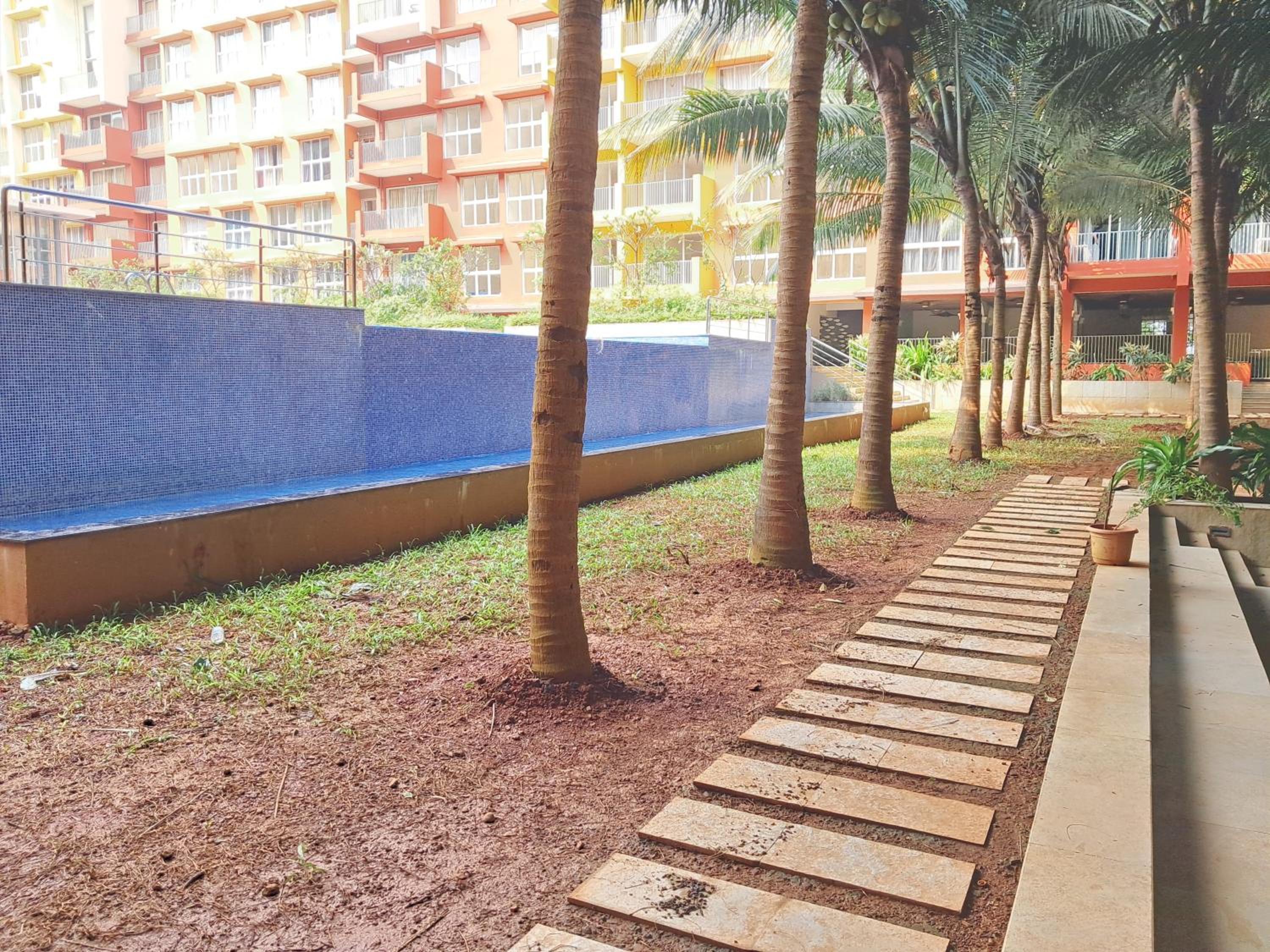 Premium 2BHK -10 min to GOI airport & beach -Pool access -Balcony with city view view 5
