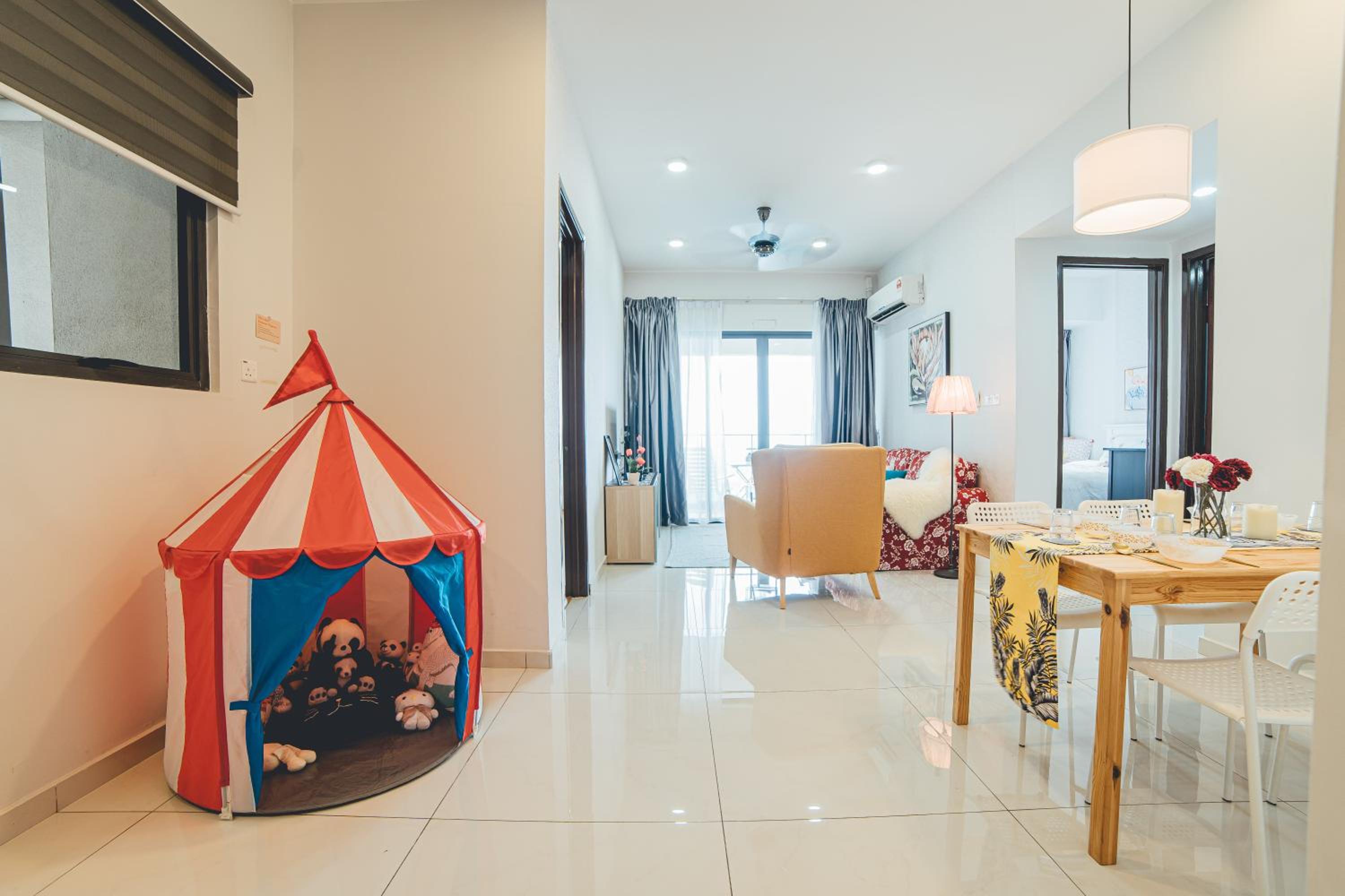 Danga bay high floor seaview 2BR by Our Stay