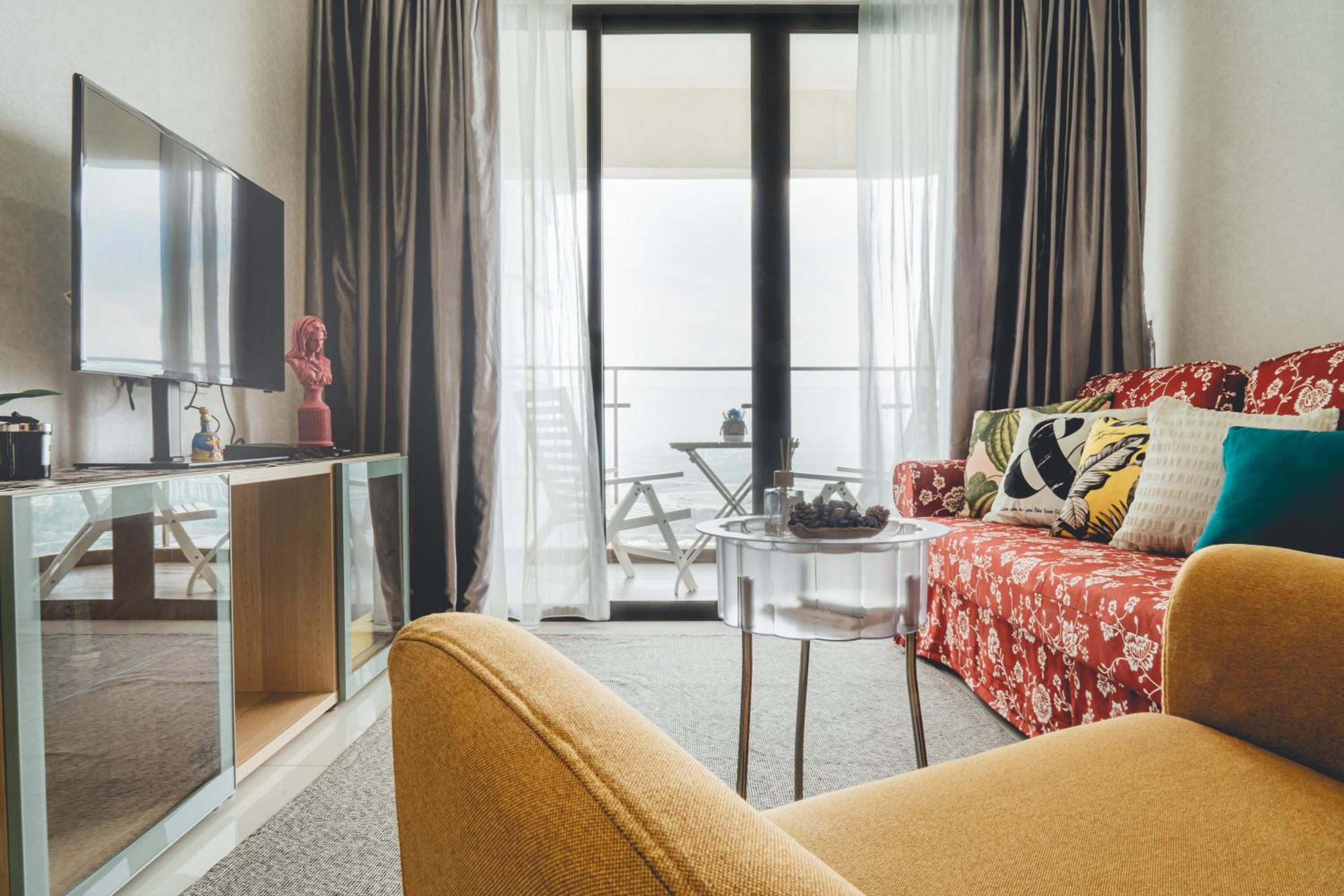 Danga bay high floor seaview 2BR by Our Stay