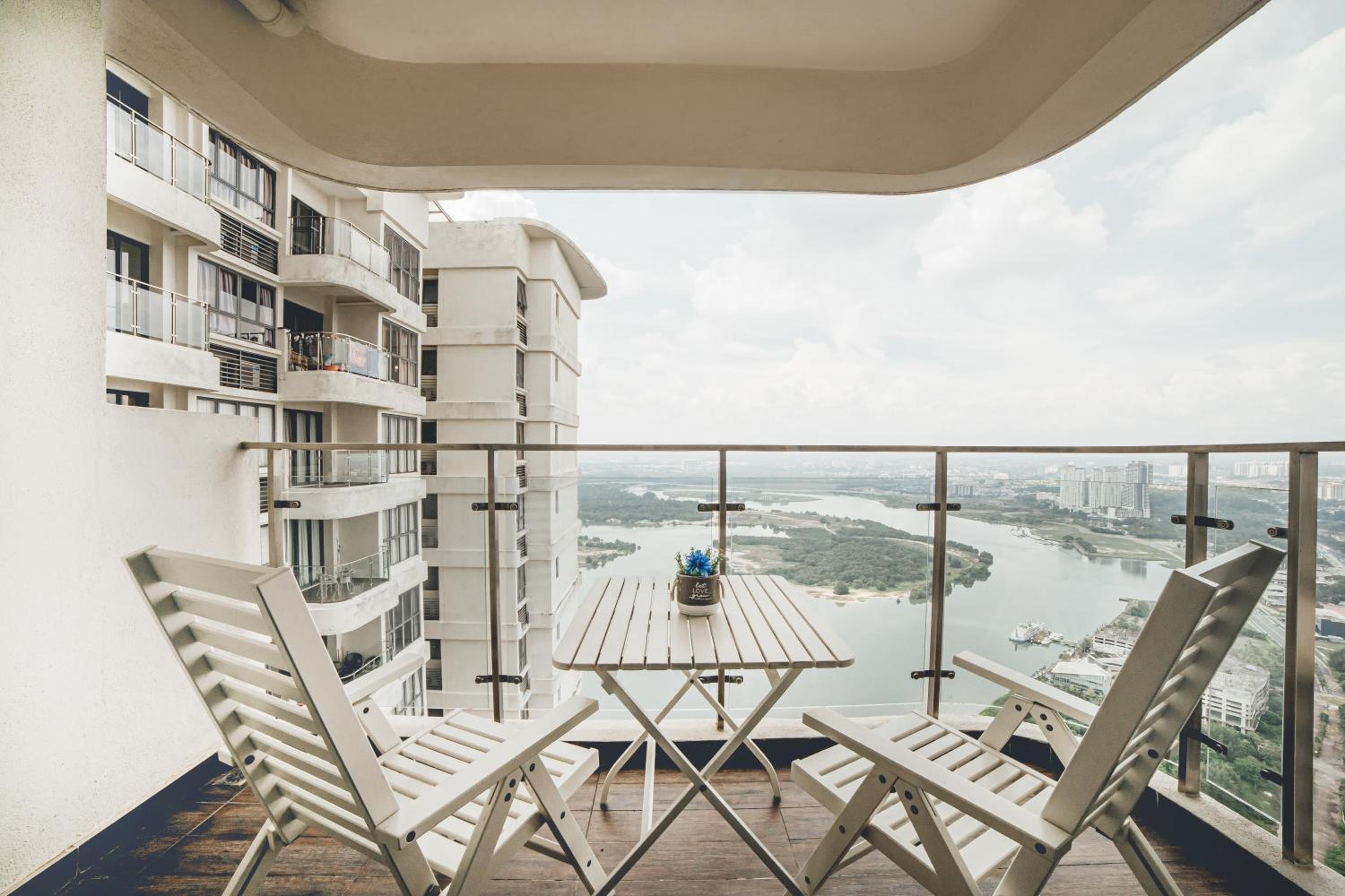 Danga bay high floor seaview 2BR by Our Stay