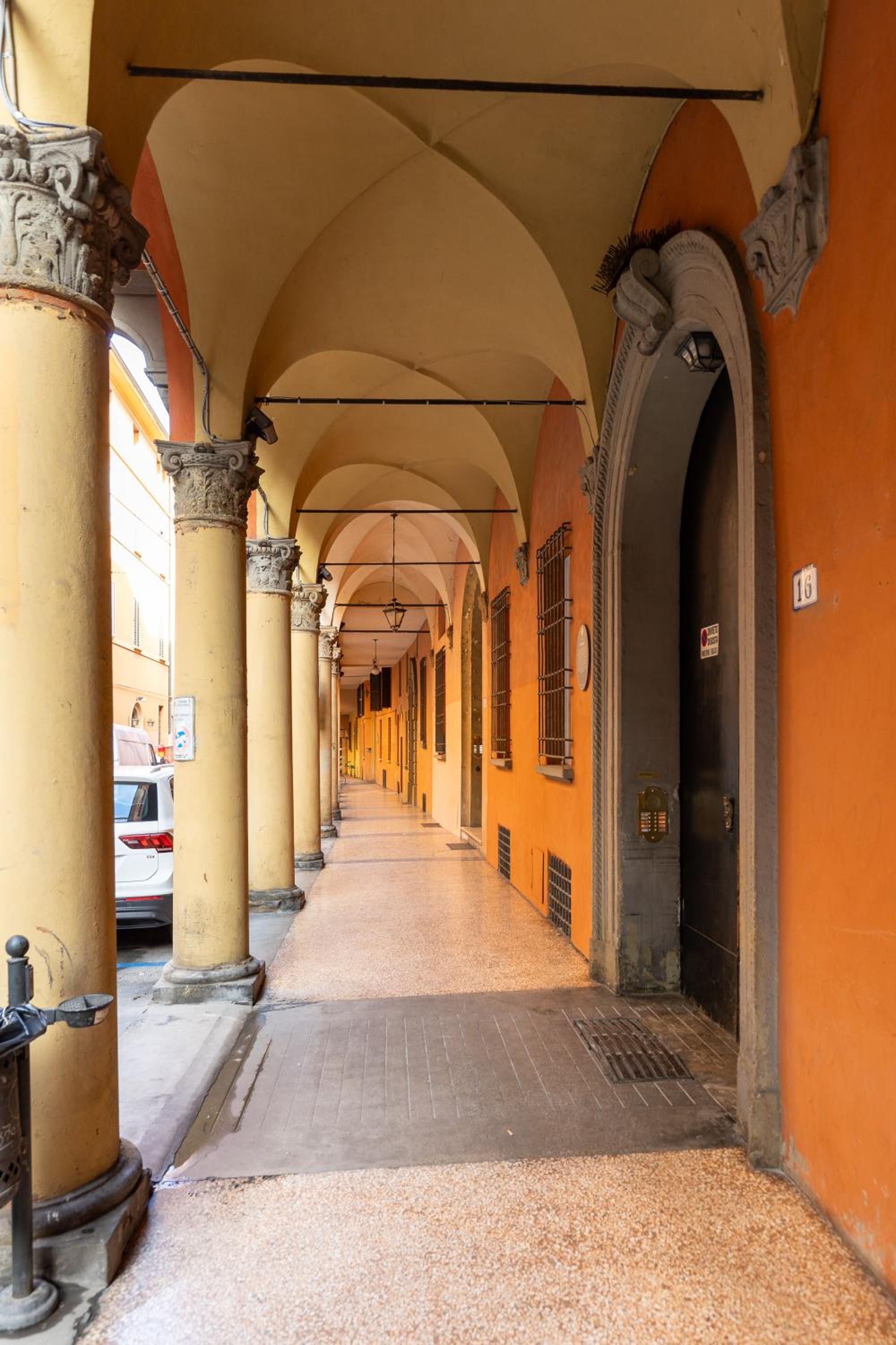 Appartamento con terrazza tra i tetti del centro view 5