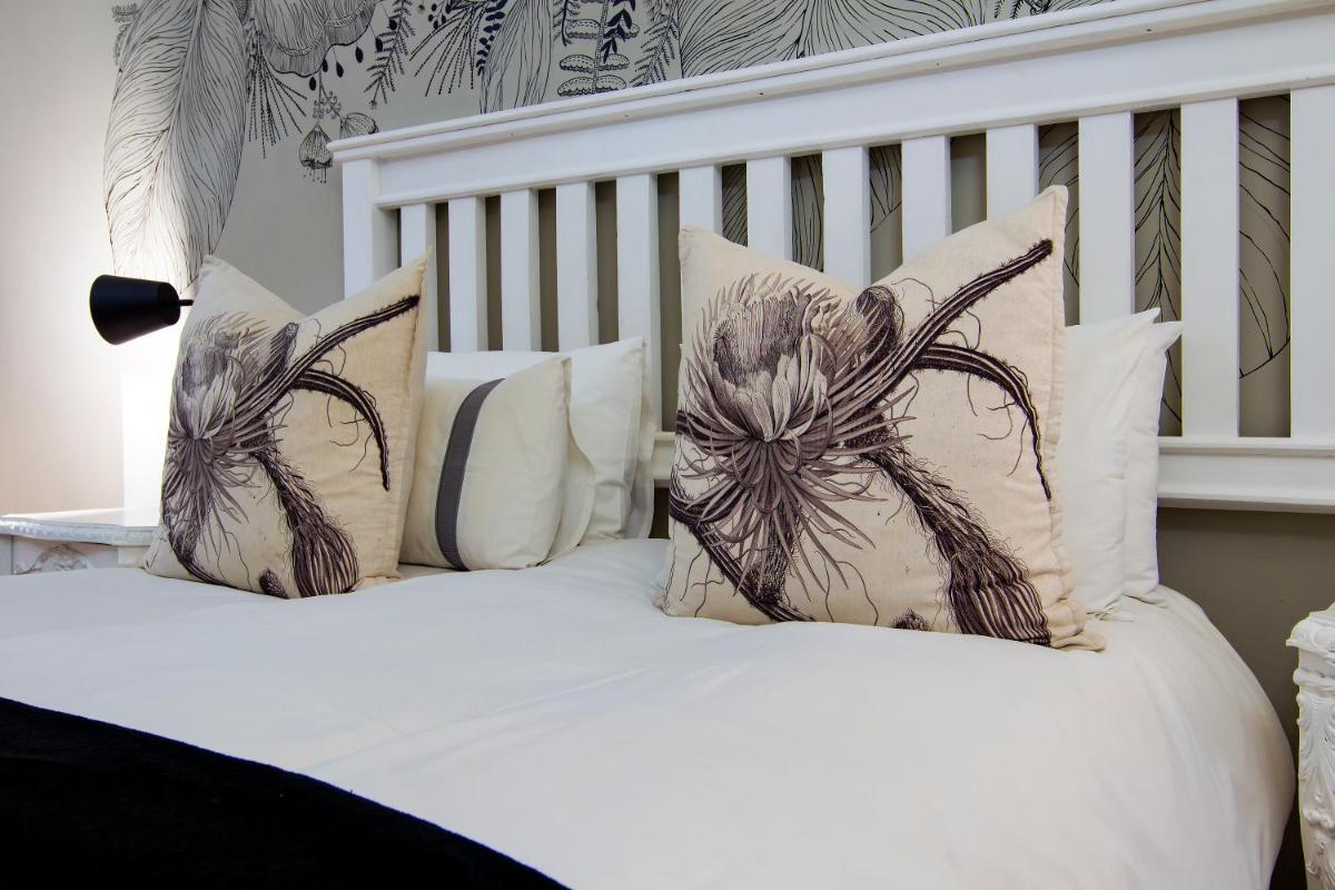 Hotel Yellow Door - Image 1