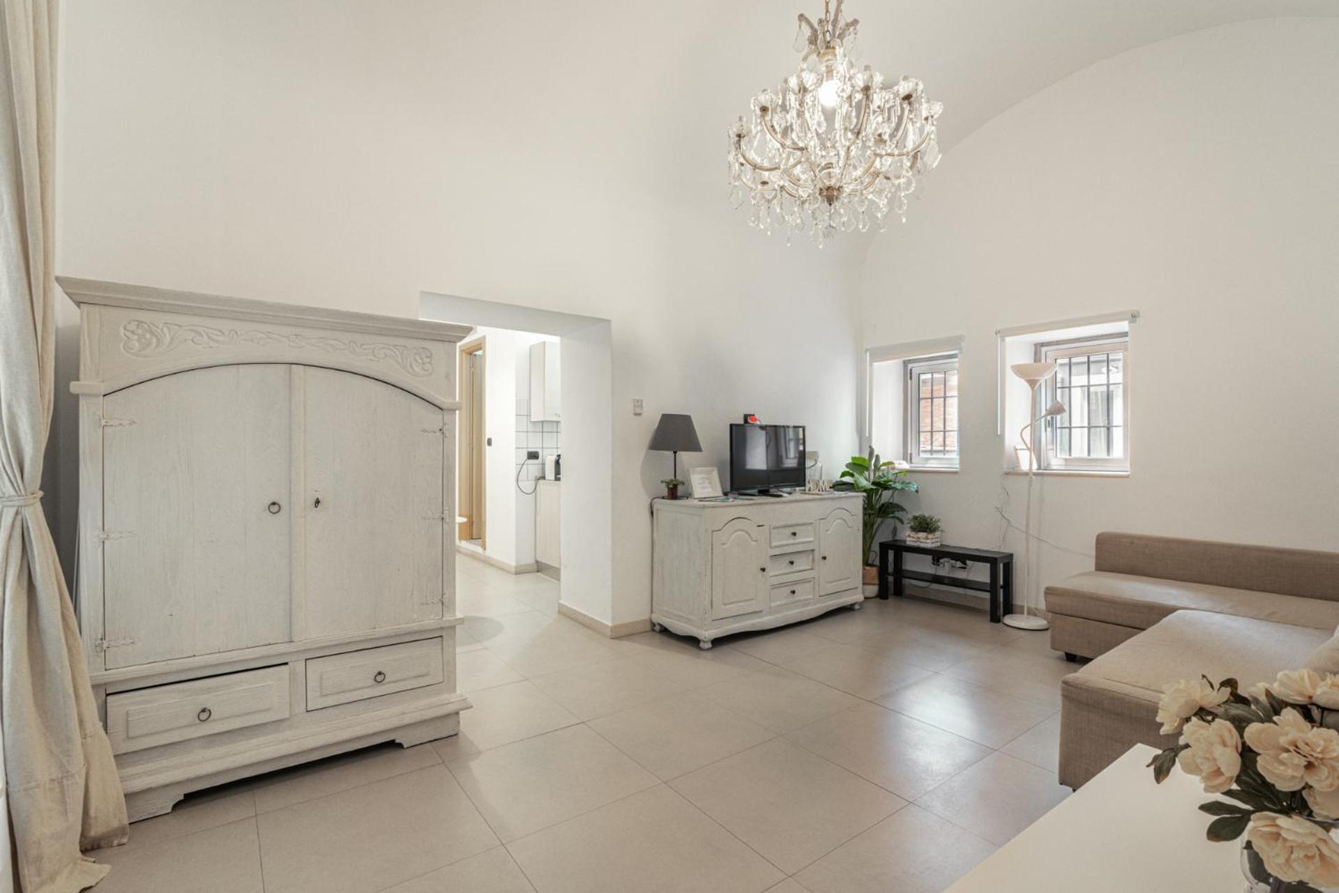 Zefnea House