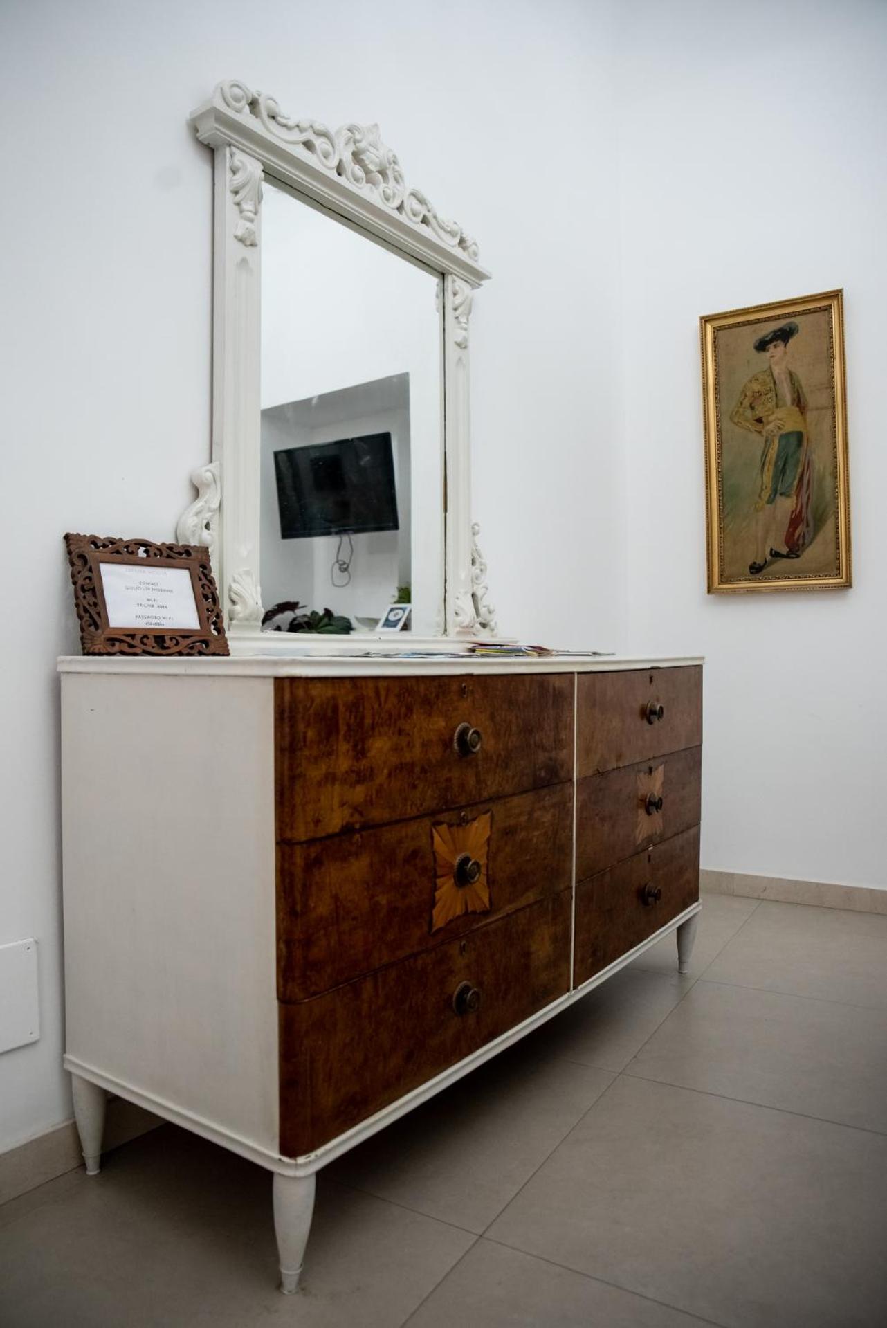 Zefnea House