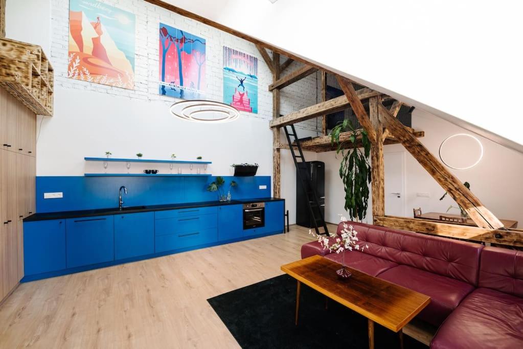 Stadium side rooftop maisonette