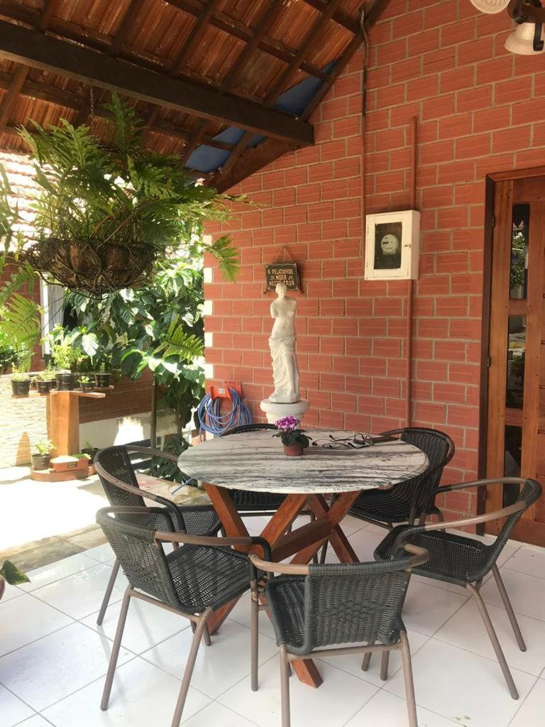 Casa 7 no Condomínio Chácara Alpina- Rua Tabajara