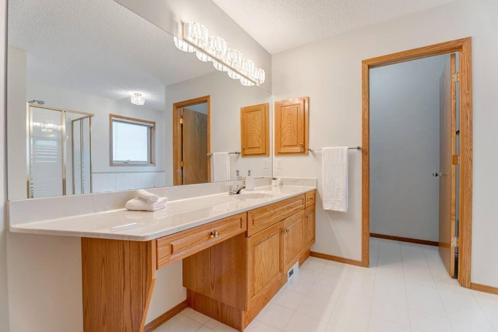 Coral Springs Lakefront Retreat