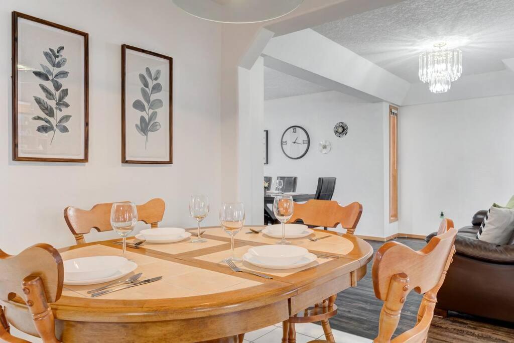 Coral Springs Lakefront Retreat
