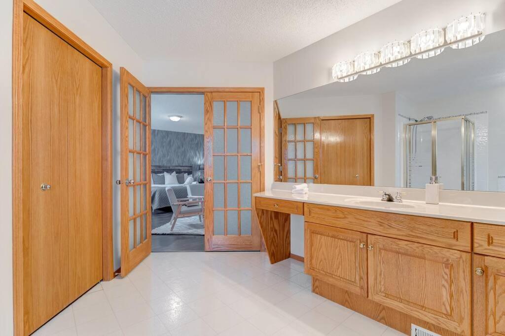 Coral Springs Lakefront Retreat