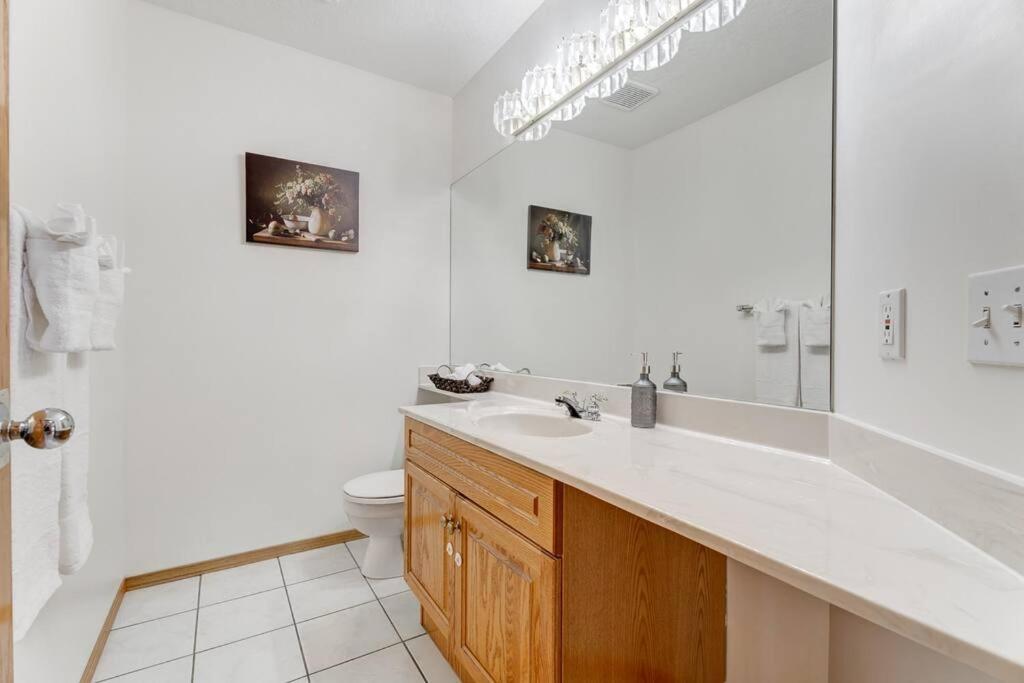 Coral Springs Lakefront Retreat