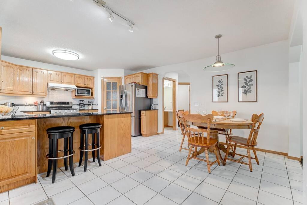 Coral Springs Lakefront Retreat