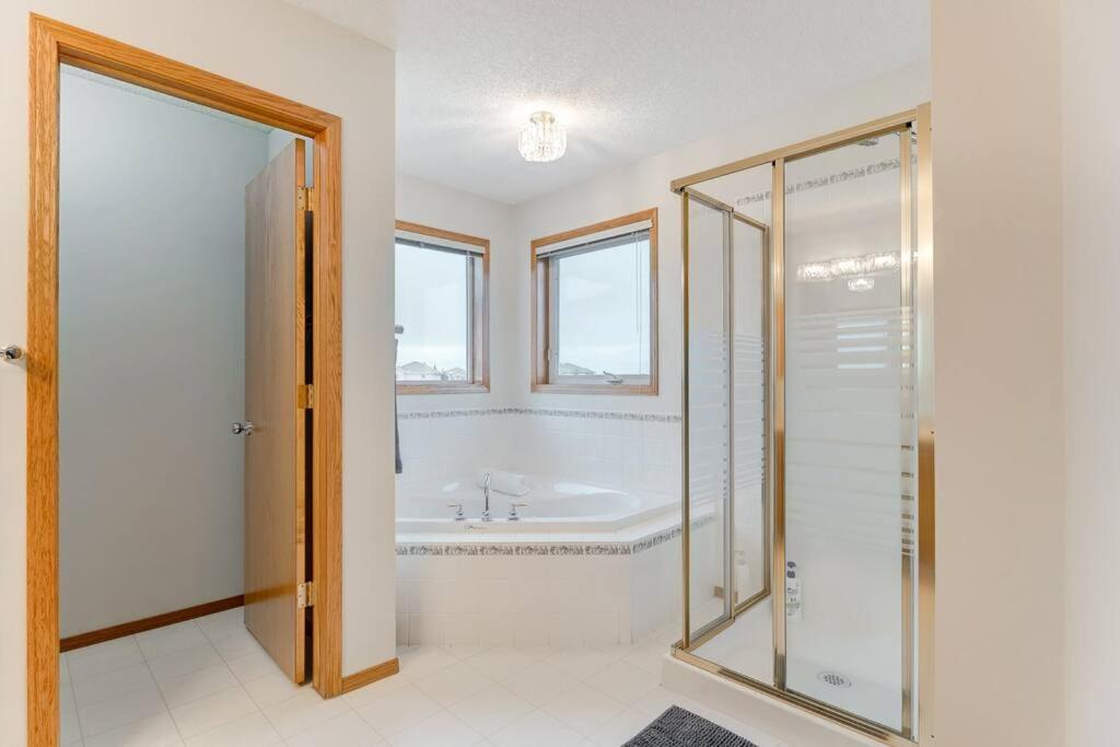 Coral Springs Lakefront Retreat