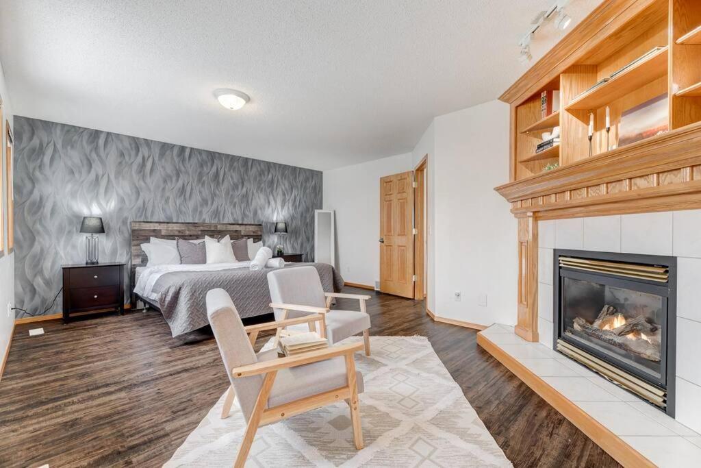 Coral Springs Lakefront Retreat