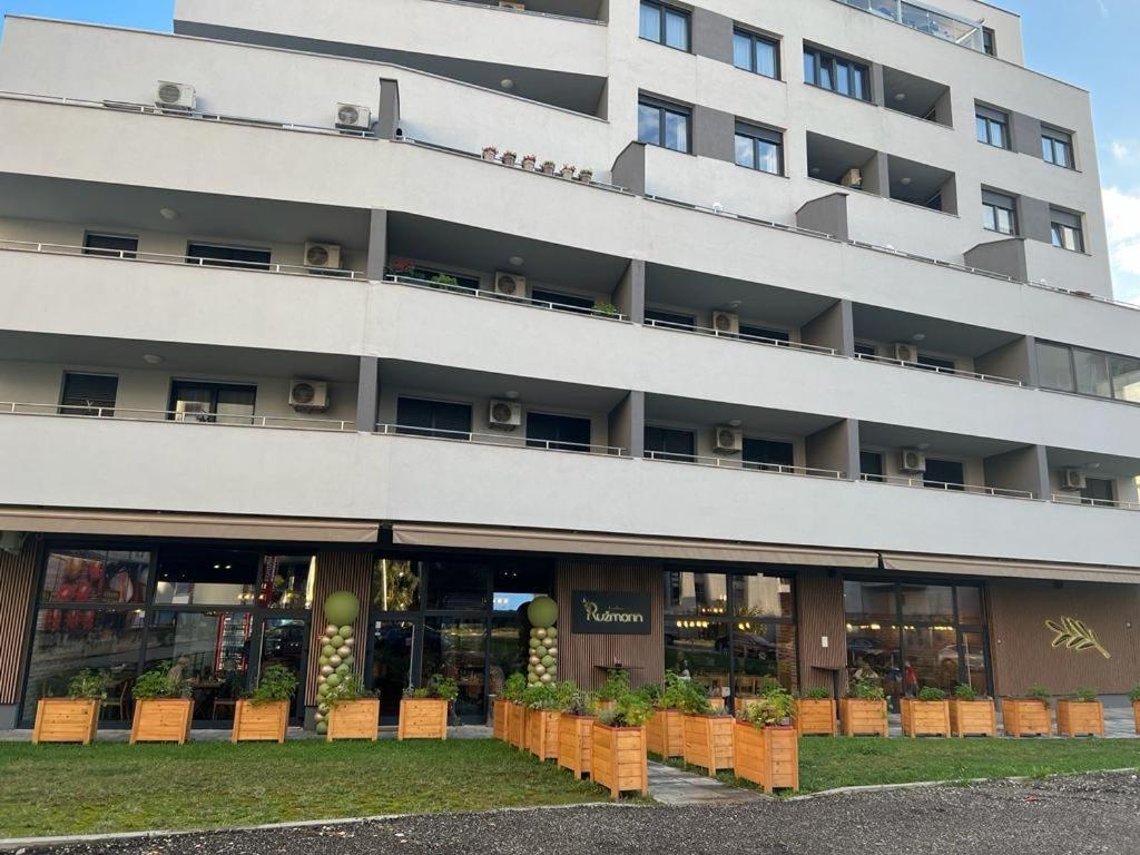 Astra Urban Garden apartment, 2 garage parking spaces view 4