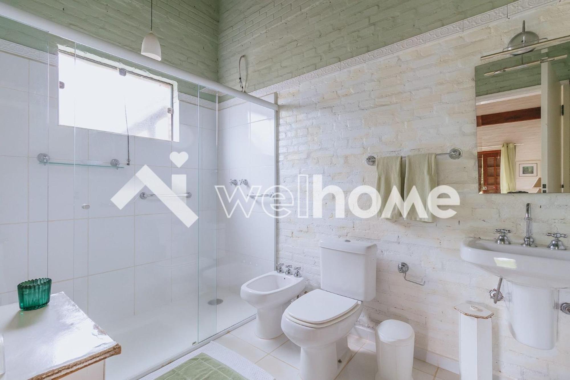 Casa em condomínio com piscina em Amparo
