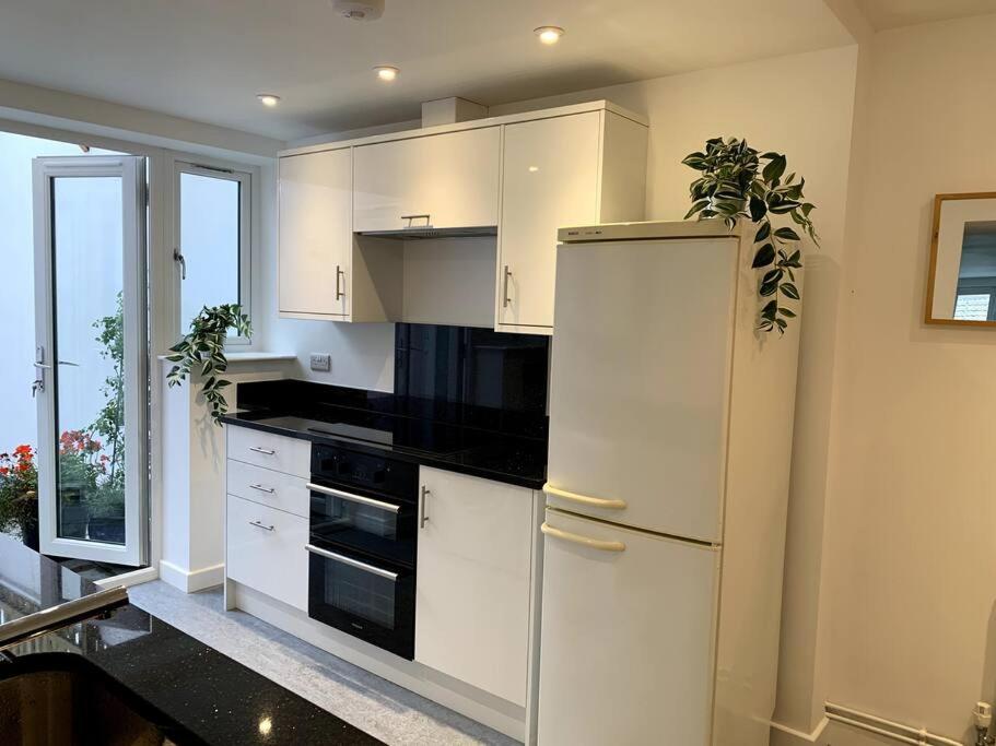 Newly refurbished Uplyme getaway view 4