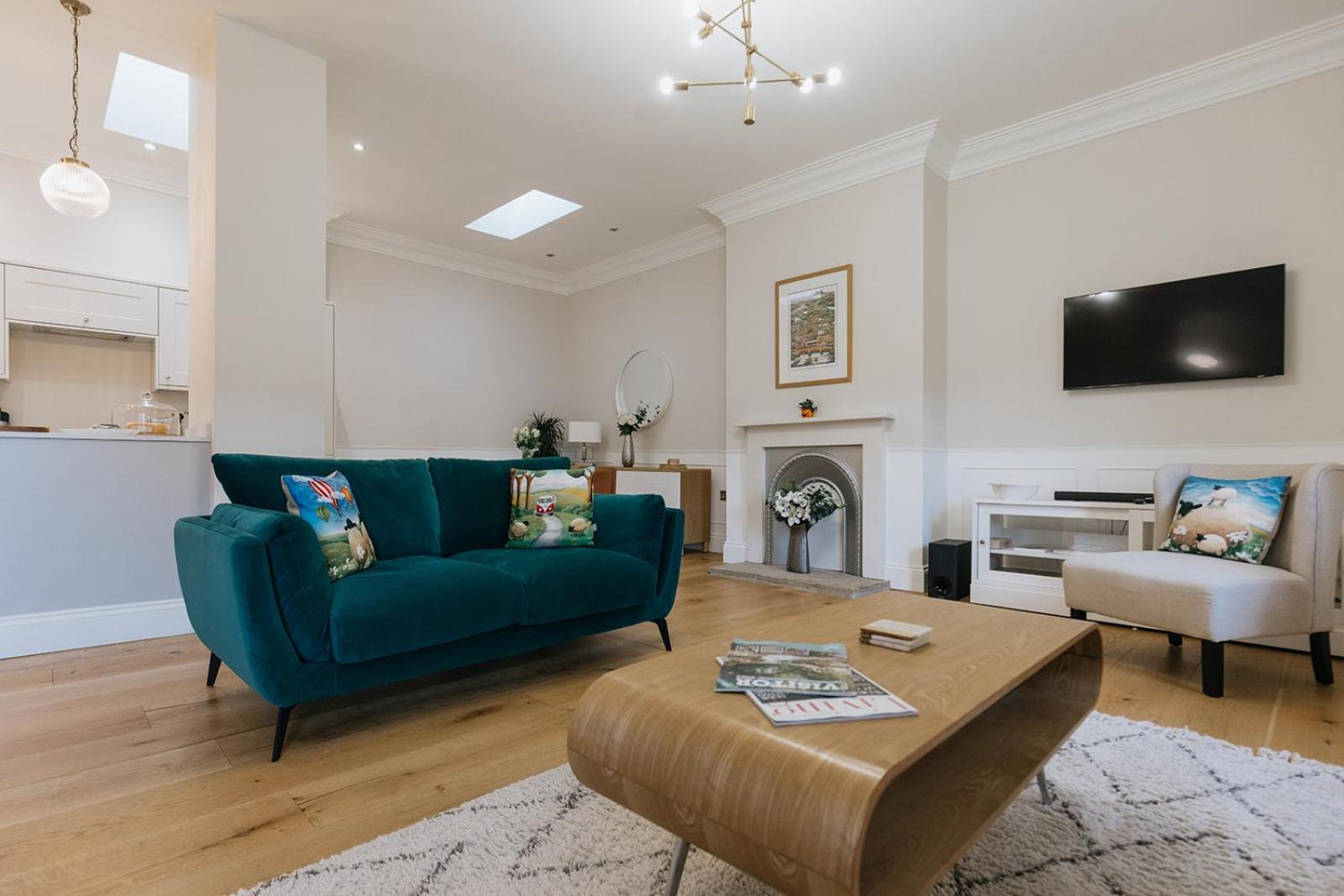 SWALEDALE, OLD SCHOOL ROOMS - Luxury Apartment in Richmond, North Yorkshire view 2