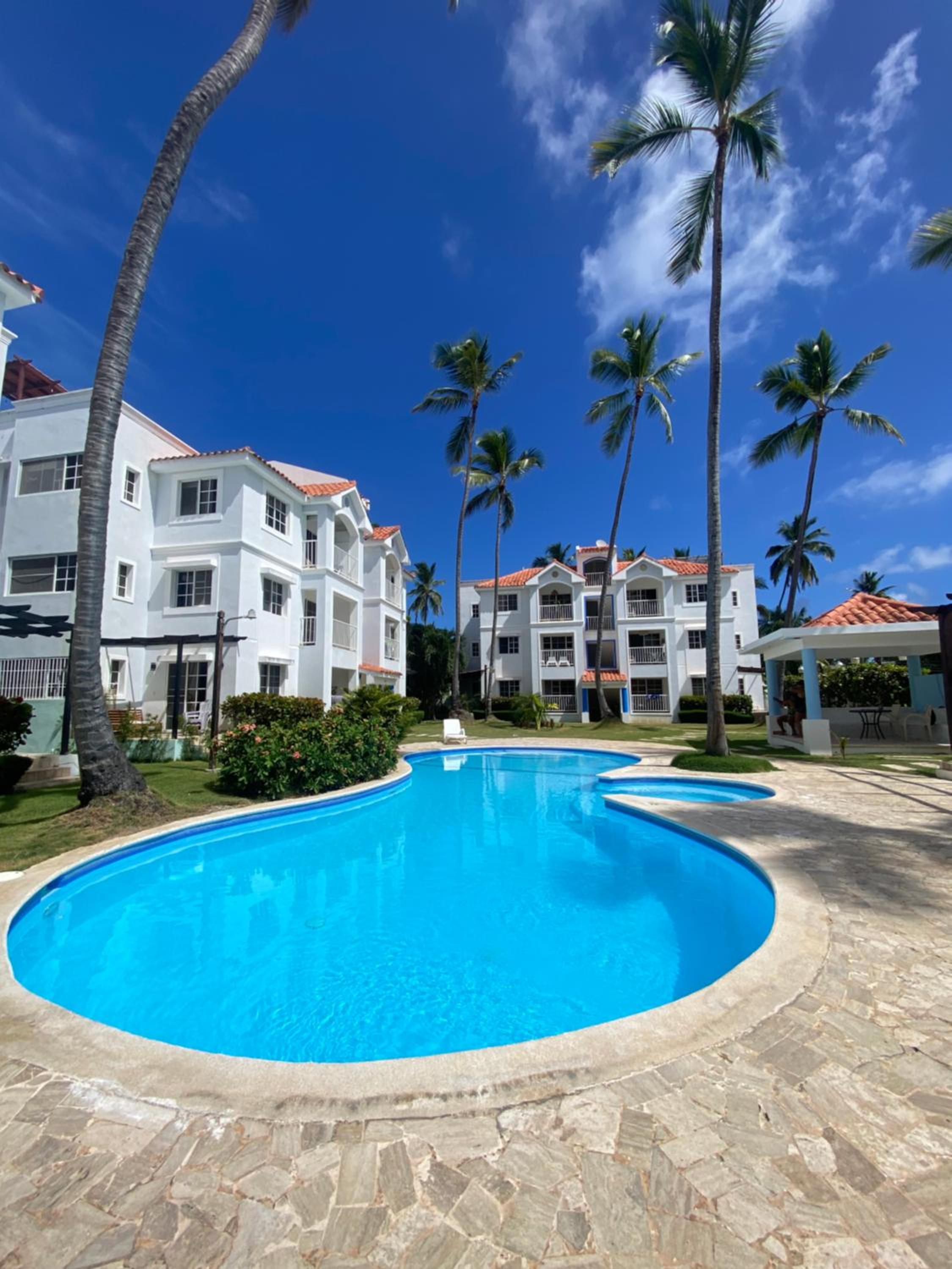 Madonna Pool Beach los Corales