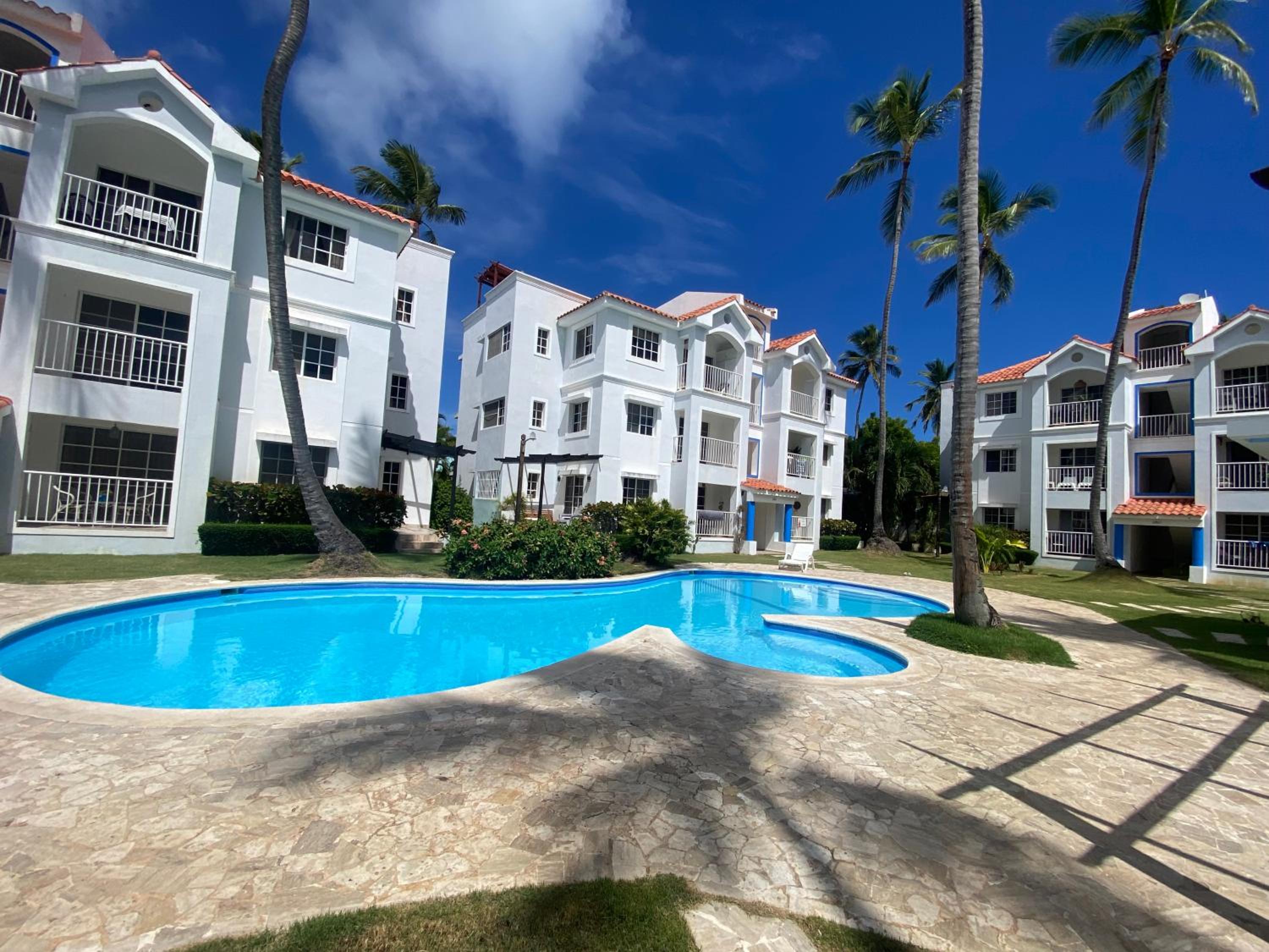 Madonna Pool Beach los Corales