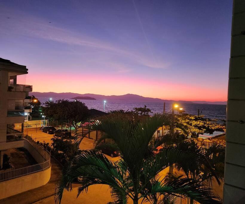 Apartamento pe na areia e com vista linda