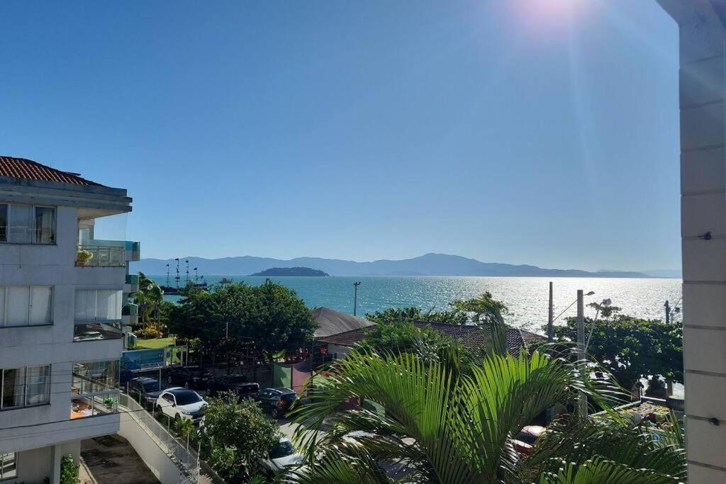 Apartamento pe na areia e com vista linda