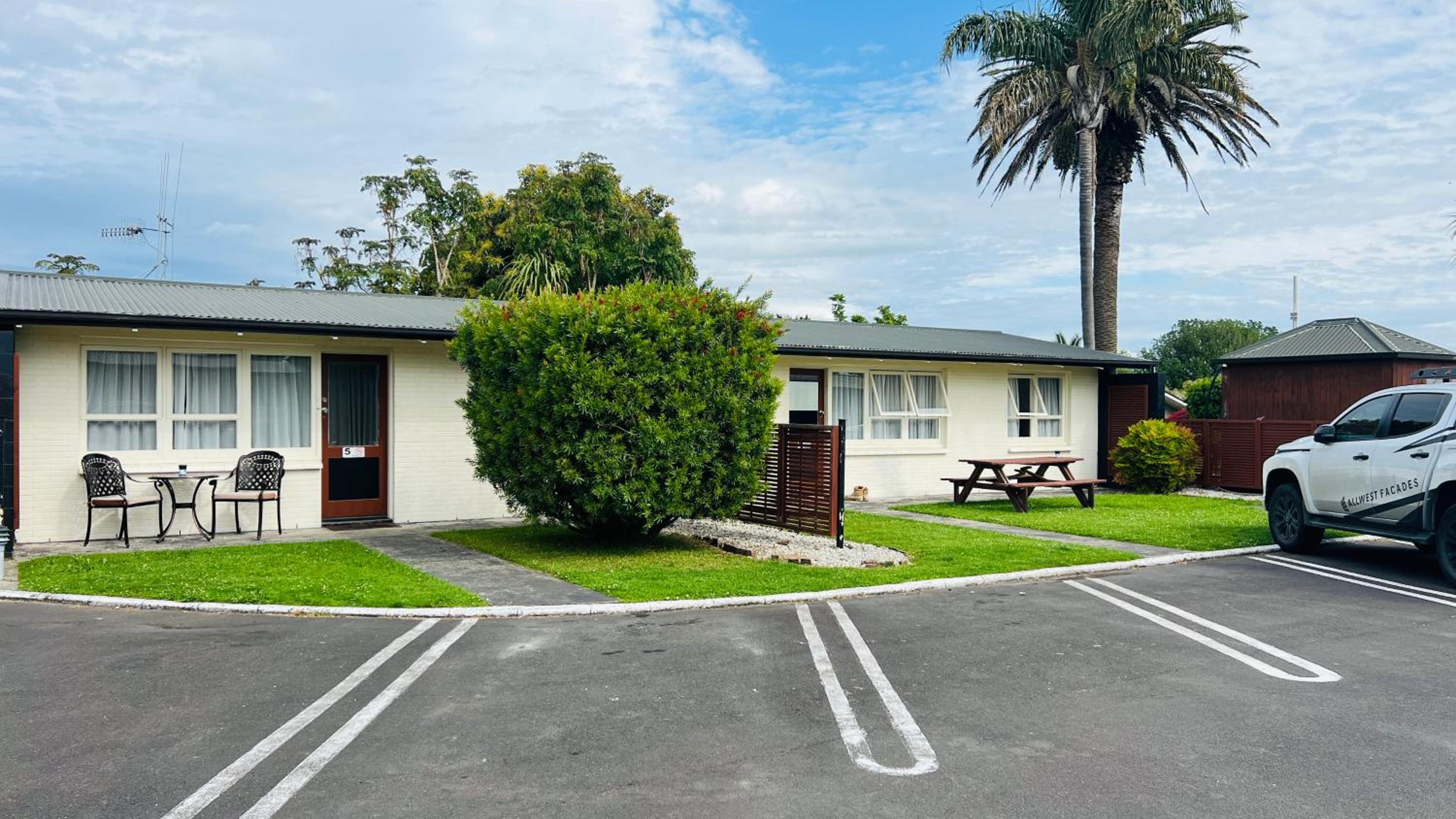 18th Avenue Thermal Motel