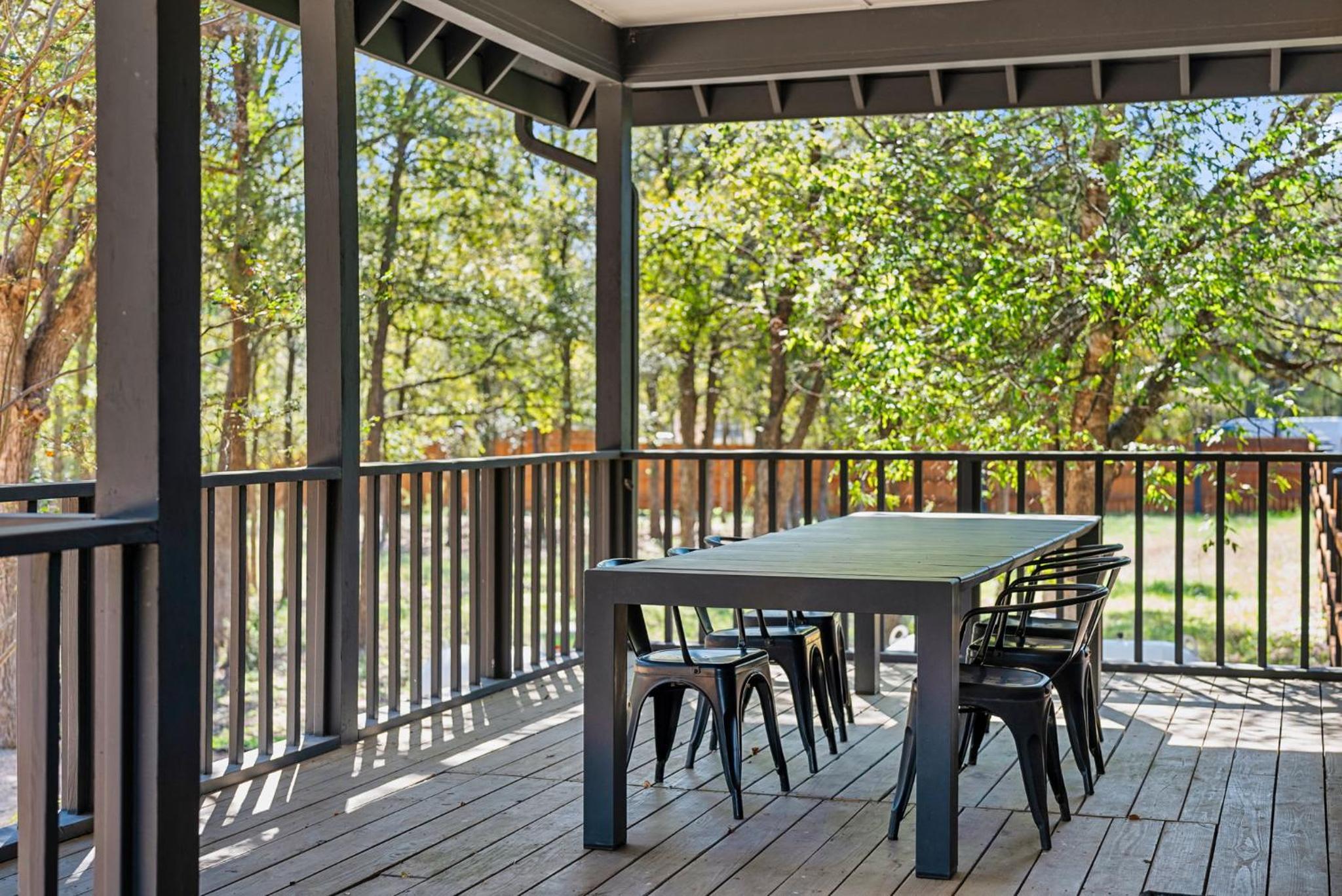 Hot Tub + Fire Pit + Pool + Game Room ~ Guesthouse