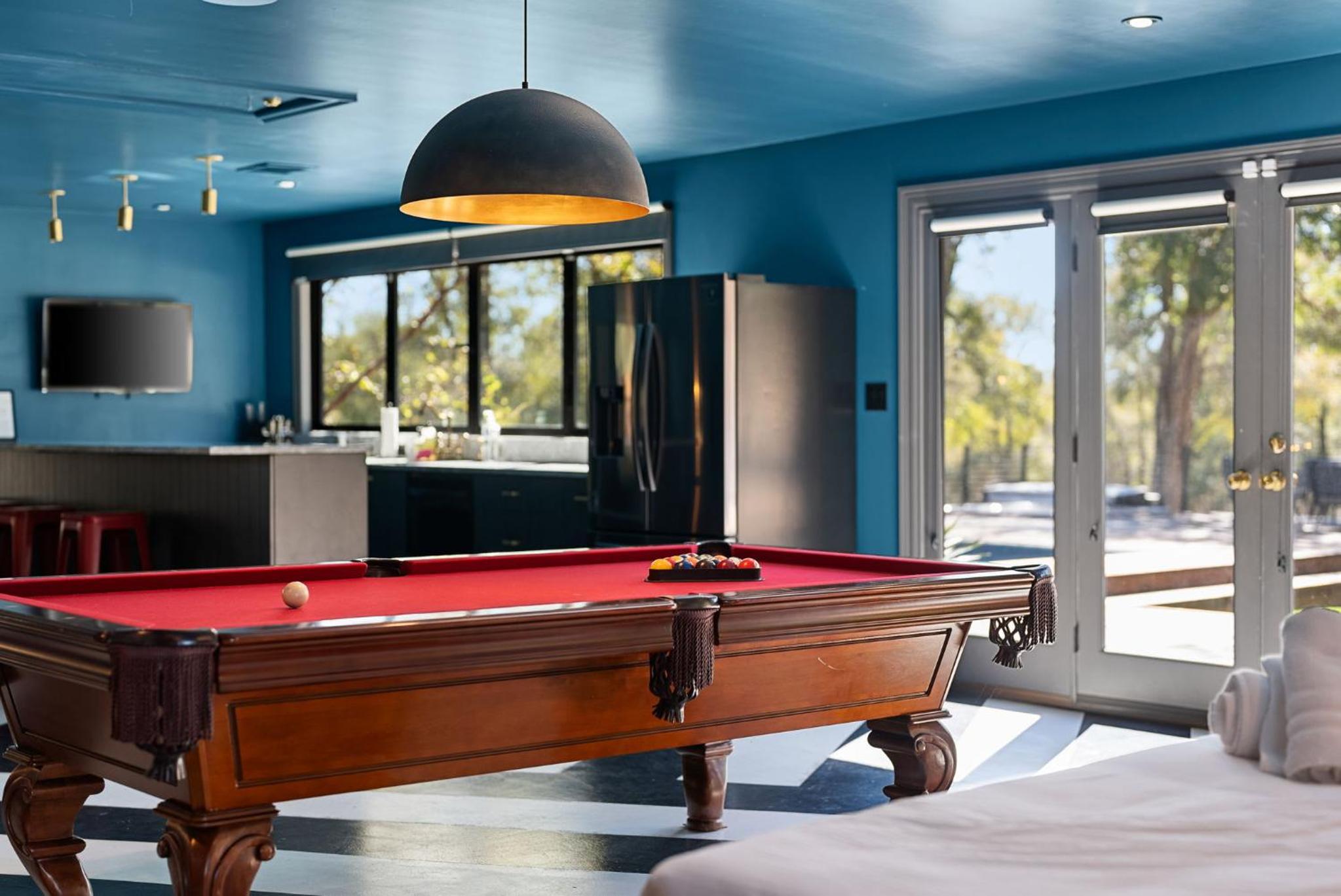 Hot Tub + Fire Pit + Pool + Game Room ~ Guesthouse