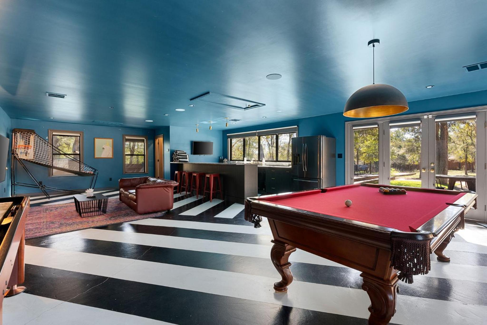 Hot Tub + Fire Pit + Pool + Game Room ~ Guesthouse