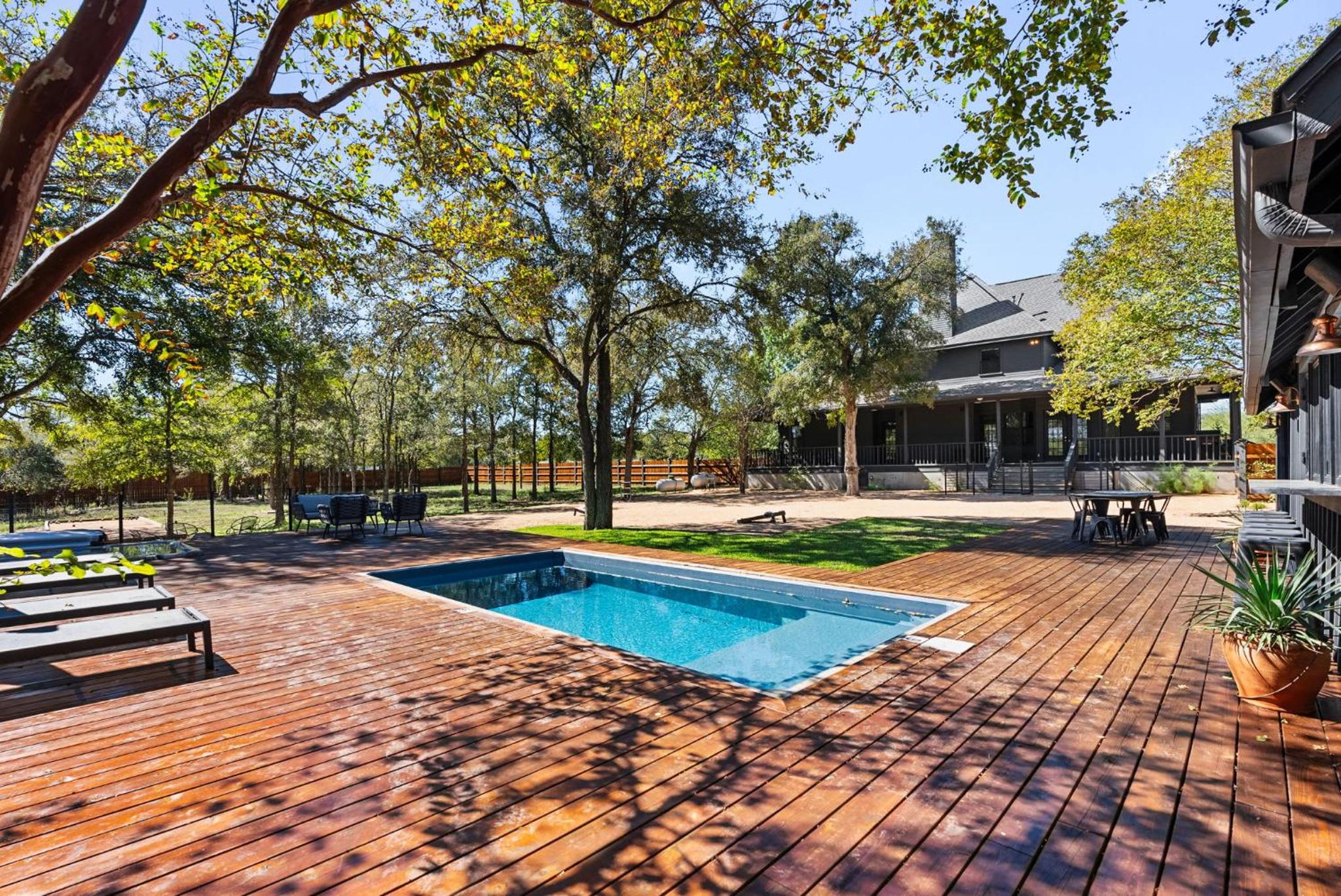 Hot Tub + Fire Pit + Pool + Game Room ~ Guesthouse