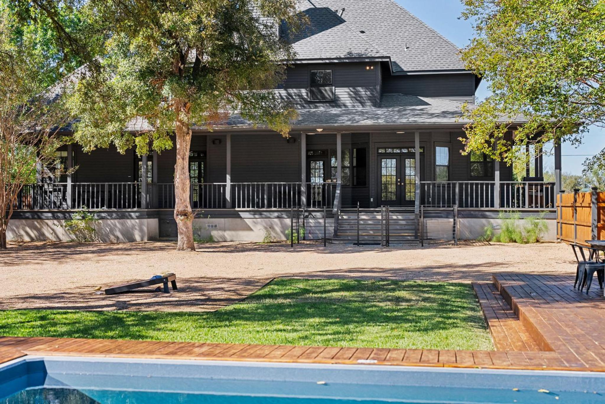 Hot Tub + Fire Pit + Pool + Game Room ~ Guesthouse