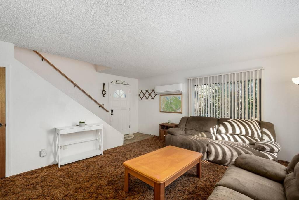 Escape to The Cabin, 1GB Fiber Ultrafast Wifi! view 4