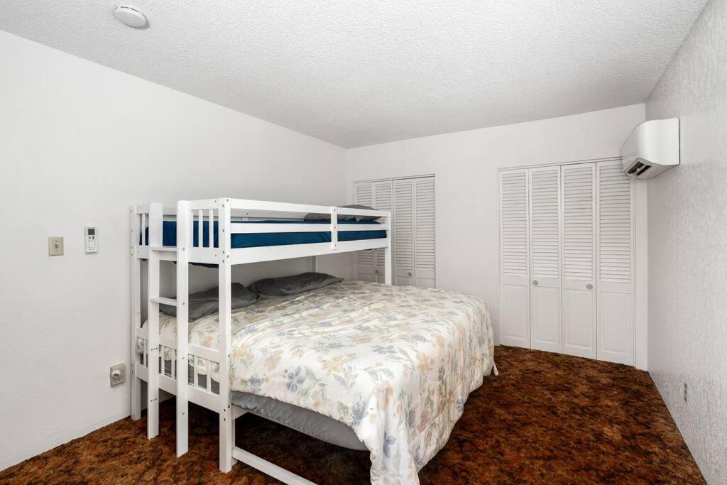 Escape to The Cabin, 1GB Fiber Ultrafast Wifi! view 5