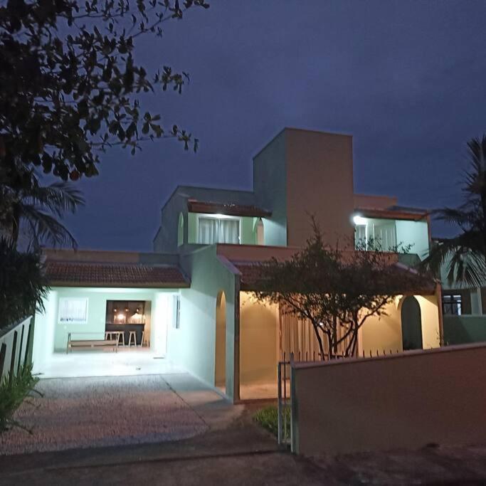 Casa Verde - 5 quartos a 600m Praia e próximo Beto Carrero