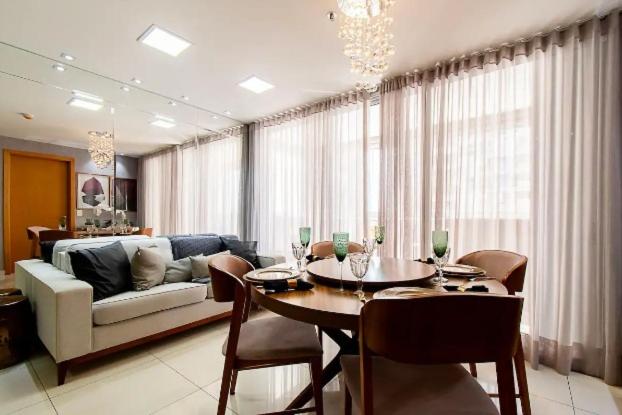 Luxuoso apartamento de 2 suítes dentro do Shopping DF Plaza Águas Claras Brasilia