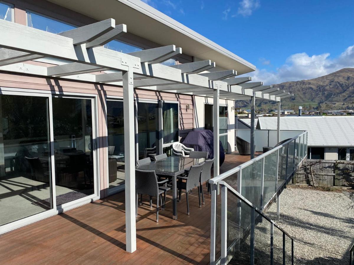 Stunning Bob Lee Place view 5