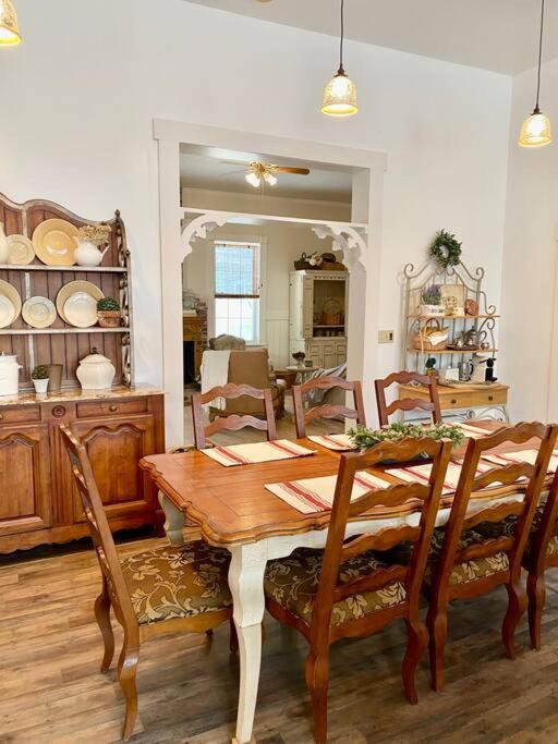 The Shopkeeper's Cottage ~ CHIC! view 2