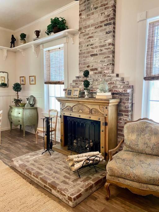 The Shopkeeper's Cottage ~ CHIC! view 5