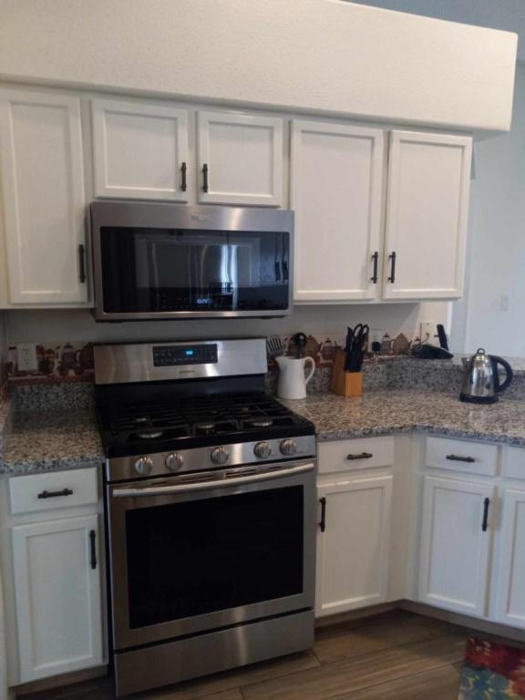 Groves Four Bedroom Pool Home And Spa