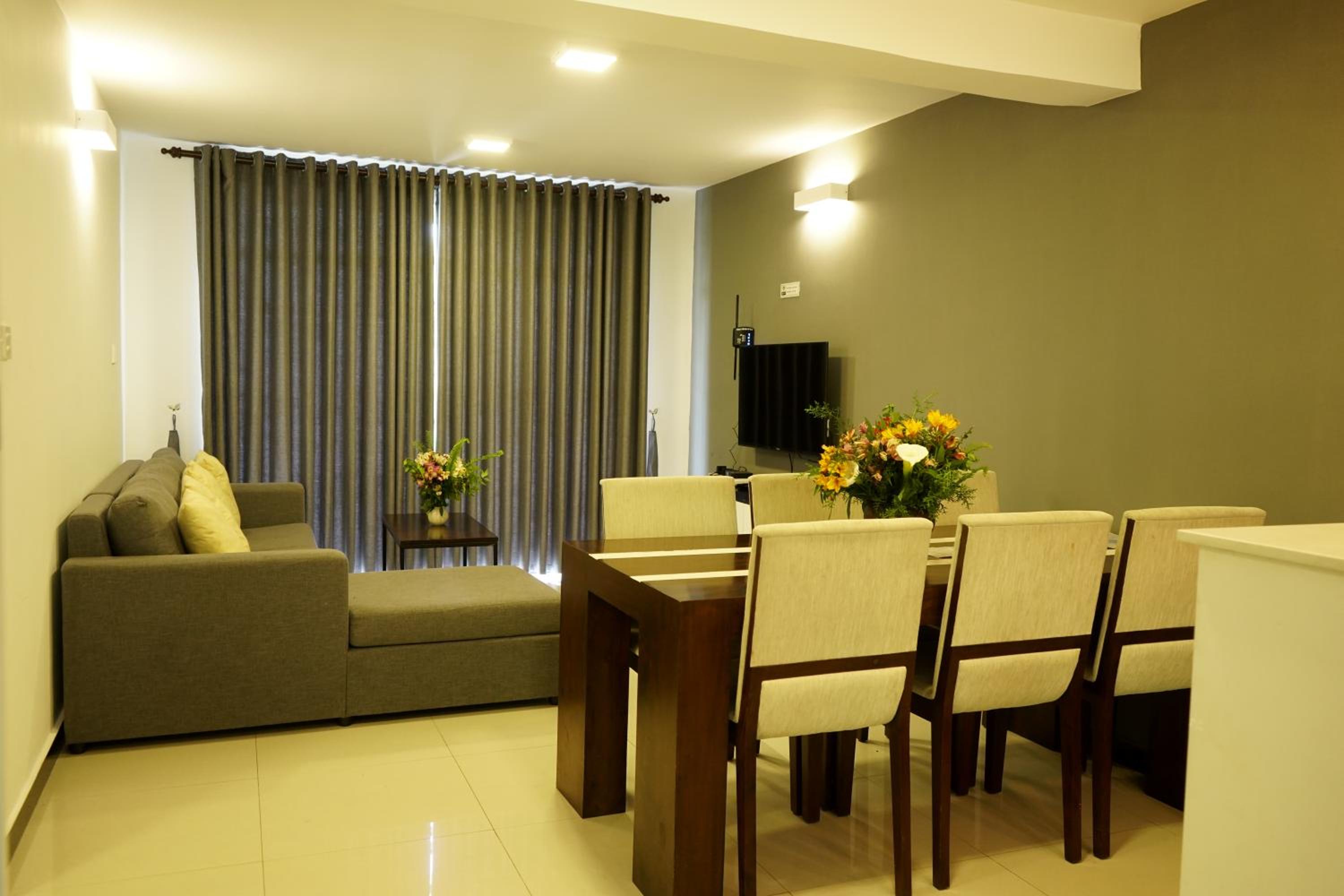 Lake View Luxury Apartment view 2